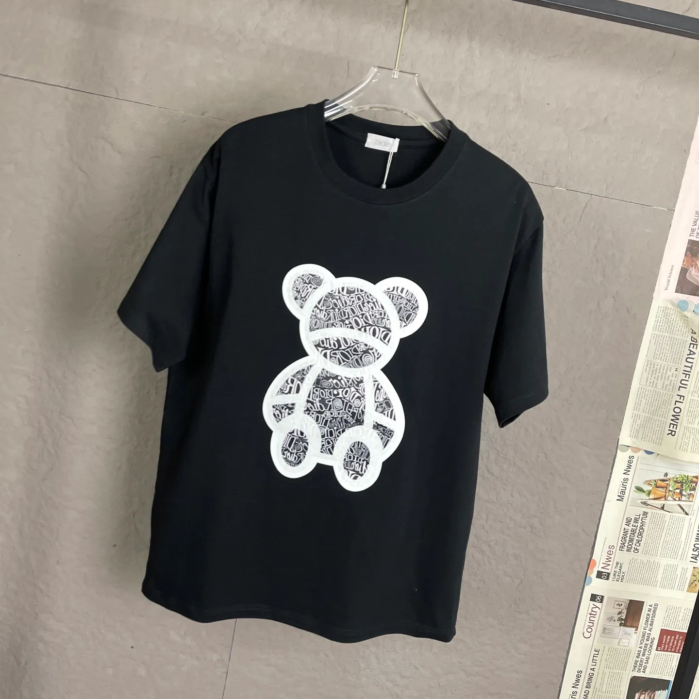 🅿️170 /C09 Dior 25ss 300 grams early spring new style letter logo printed short-sleeved light luxury. A must-have item for men and women for daily commuting. The correct version is welcome to compare. Detailed features: 100% pure cotton double yarn jersey fabric. Special thickened 32 pieces of double-strand 1x1 thread in the same cylinder. Three-dimensional film foam tape hot stamping. Double needle stitching and cross-stitch technology. ·Original main mark, washed tag brand moisture-proof paper packaging Color: black white cement gray Size: S-XL