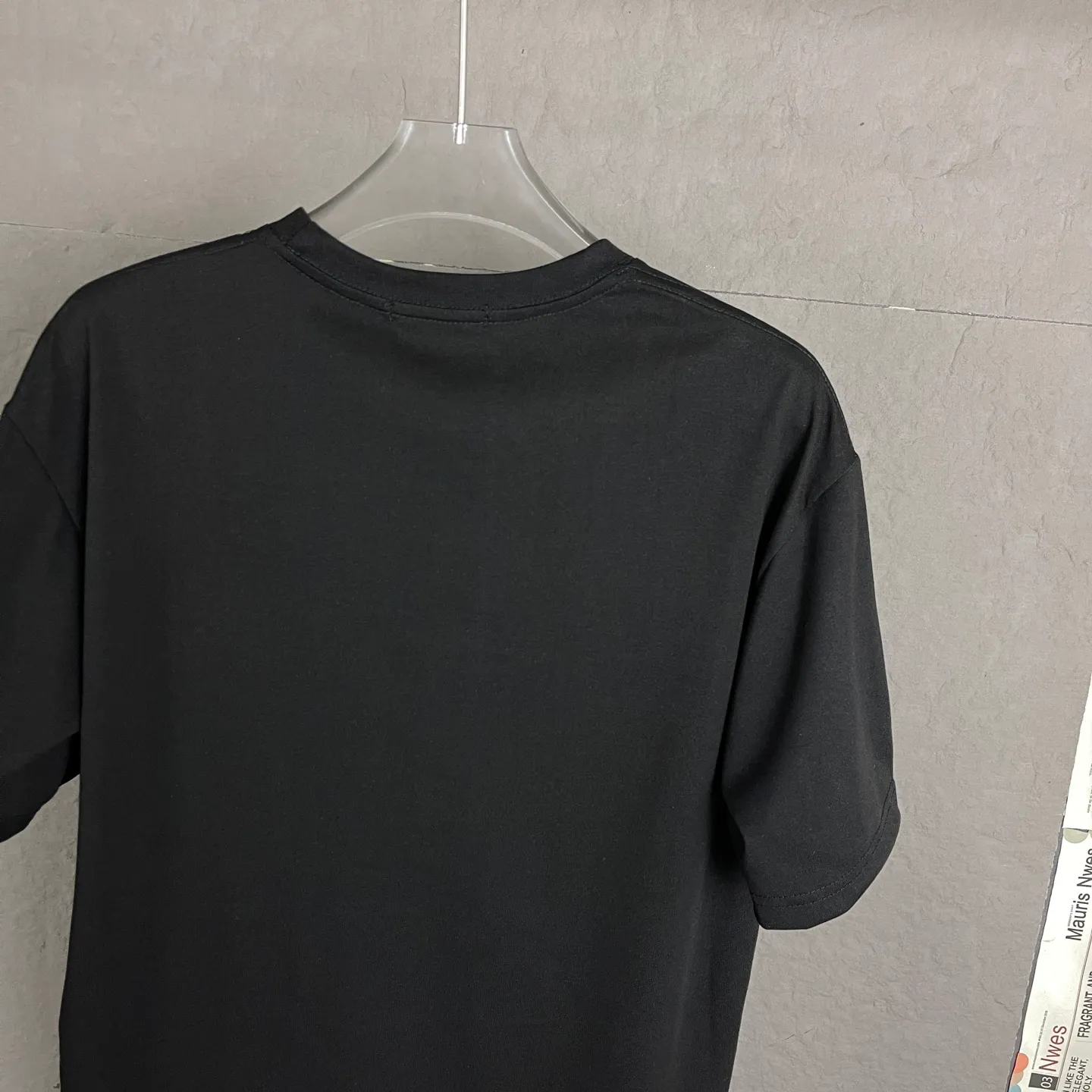 🅿️170 /C09 Dior 25ss 300 grams early spring new style letter logo printed short-sleeved light luxury. A must-have item for men and women for daily commuting. The correct version is welcome to compare. Detailed features: 100% pure cotton double yarn jersey fabric. Special thickened 32 pieces of double-strand 1x1 thread in the same cylinder. Three-dimensional film foam tape hot stamping. Double needle stitching and cross-stitch technology. ·Original main mark, washed tag brand moisture-proof paper packaging Color: black white cement gray Size: S-XL