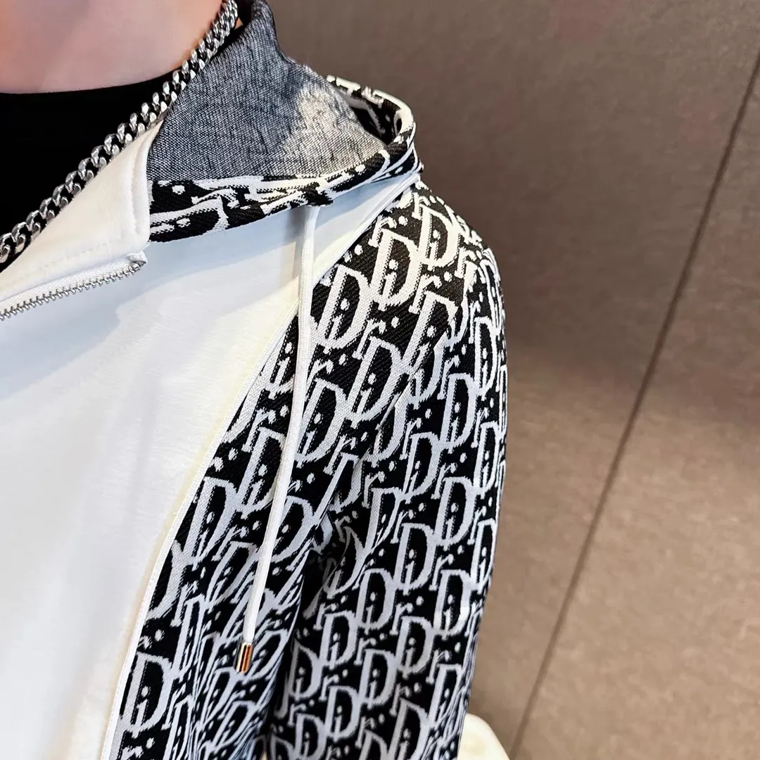 🅿️500 [DIOR Dior] hot-selling suit is coming. Focus on the original version of the official website. 2025 new hot-selling cardigan and sweatshirt suit. The original order is the best. 🇭🇰The meticulous work of top designers. It is a fitting and perfect upper body effect. All-natural high-quality Tencel Roman cotton 100%, close-fitting comfort, noble and elegant! Original hardware embodies elegance and nobility! Counter size: M-4XL (up to 190 pounds)