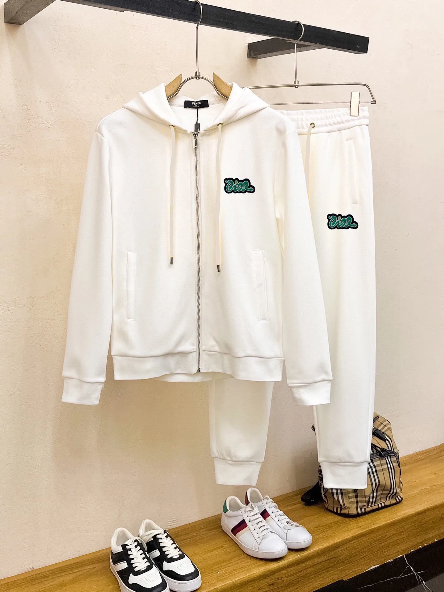 🅿️420 [DIOR Dior] (Fat Man Gospel) hot-selling suit is coming. Focus on the original version of the official website. 2025 new hot-selling cardigan sweater suit. The original order is the best product. 🇭🇰The meticulous work of top designers is dedicated to a fitting and perfect upper body effect. All-natural high-quality Roman cotton 100%, close-fitting comfort, noble and elegant! Original hardware embodies elegance and nobility! Counter size: M-5XL (maximum wear up to 220 pounds)