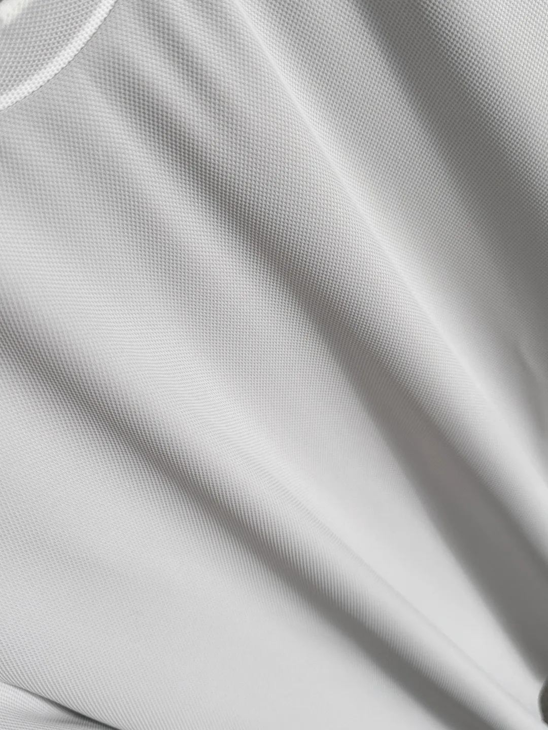 🅿️330 shipped the next day. High version of DIOR/Dior 25ss spring and summer new high-end T-shirt. Made with machines imported from Italy. It is truly the most luxurious and high-quality model that you can wear with your eyes closed. It is combed and heavyweight. The high-strength and high-weight fabric feels substantial when weighed. The upper body is more textured than ordinary T-shirts and is not easy to deform. This texture can cope with the weather. It absorbs sweat and is breathable, suitable for both hot and cold! Perfectly produced with reference to the original stitch and stitch! The loose fit design is super noble. Custom-woven signature ribbed collar, cuffs, and hem. Really rare and rare goods Size: M-XXXL
