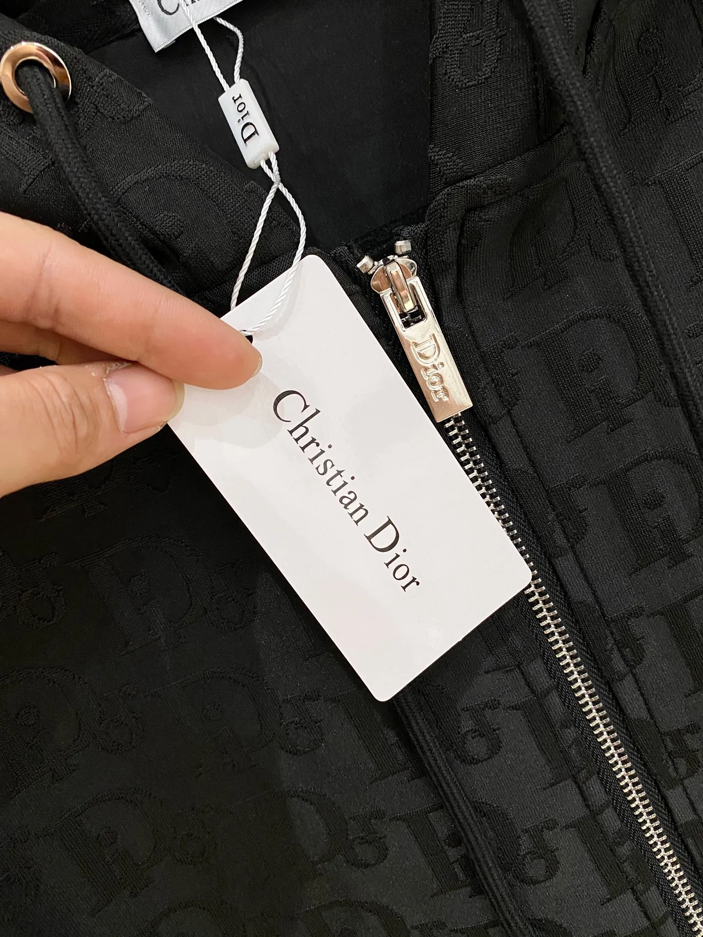 🅿️720 Dior hot-selling suit is coming. Focus on the original version of the official website. 2025 new hot-selling cardigan suit. The original order is the best. 🇭🇰The meticulous work of top designers. It has a fitting and perfect upper body effect. All-natural high-quality Tencel Roman cotton 100%, close-fitting comfort, noble and elegant! Original hardware embodies elegance and nobility! Counter size: M-3XL (maximum wear up to 190 pounds)