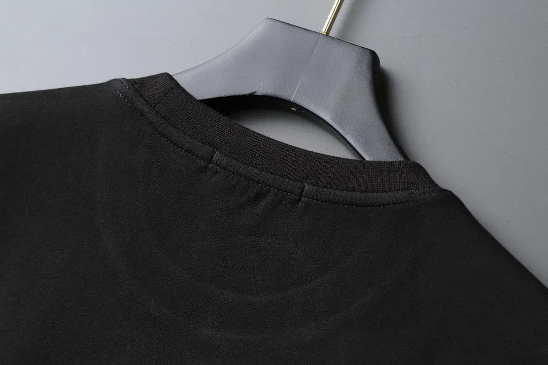 🅿️220 brand [DIOR Dior] (good news for fat people) 2025ss autumn latest long-sleeved round-neck sweatshirt, on sale simultaneously on the official website. Refreshing and breathable. Made of top Tencel Roman. Comfortable and soft. 3D three-dimensional clarity. Super fashion sense. Great for gifting and keeping for yourself. Size: M-5XL (can wear up to 220 pounds)