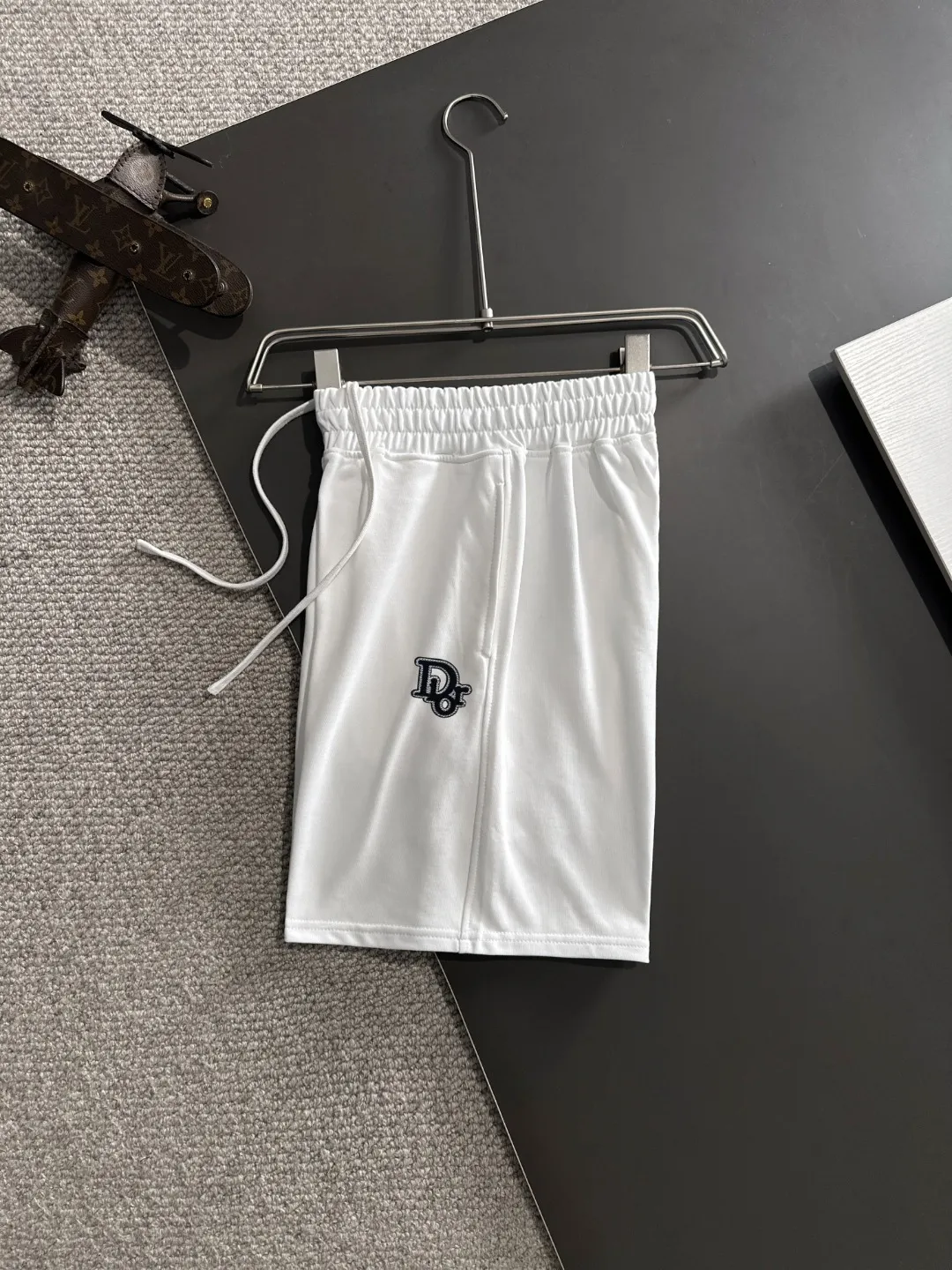 🅿️330 Next day shipping High-end goods Dior 2025 new spring and summer elastic band casual solid color loose shorts, the hem of the trousers is stitched with two stitches, the stitching is fine and firm, the fabric is customized at the counter, has high breathability and comfort, and the details are impeccable. The design concept of brand elements reflects high quality. It feels delicate and soft! It presents a casual cut and the upper body shape is great! Size: S-XXL