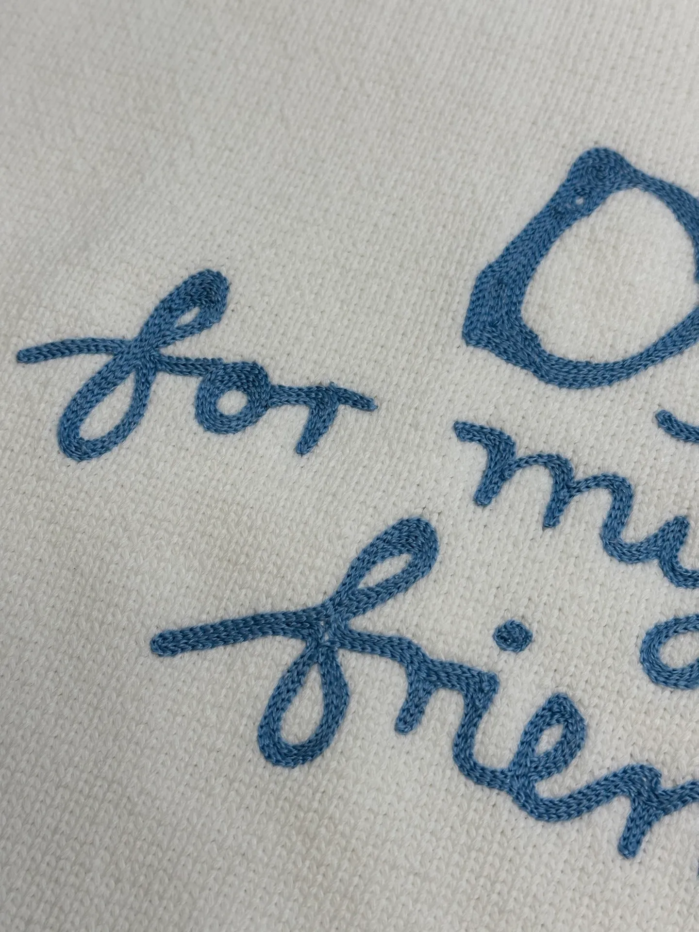 🅿️480 Dior embroidered knitted long-sleeved sweater. Made of custom-made premium cotton, nylon and wool blended knitted fabrics. The neat "Dior For My Real Friends" statement on the chest is presented with terry embroidery, forming a subtle layer of texture, making the words a flowing brand emblem.  It adopts towel embroidery technology, a traditional hand-made embroidery technology, which uses needle method to embroider. It is completed by changing the hooking action of a special machine head, and the coils are interlocked one by one, thus bringing a towel-like texture and effect.  Curved thread structure, by changing the stitching method and the arrangement of yarns during the knitting process, makes the yarns present a curved distribution in the fabric.  size：s m l xl