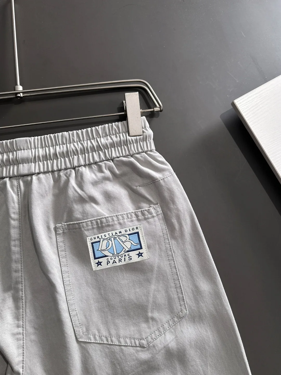 🅿️400 next day shipping Dior 2025 spring and summer new elastic band casual pants, thin counter custom fabrics, high breathability and comfort, impeccable details, brand element design concept, reflecting high quality. It feels delicate and soft! It presents a casual cut and the upper body shape is great! Size: M-4XL