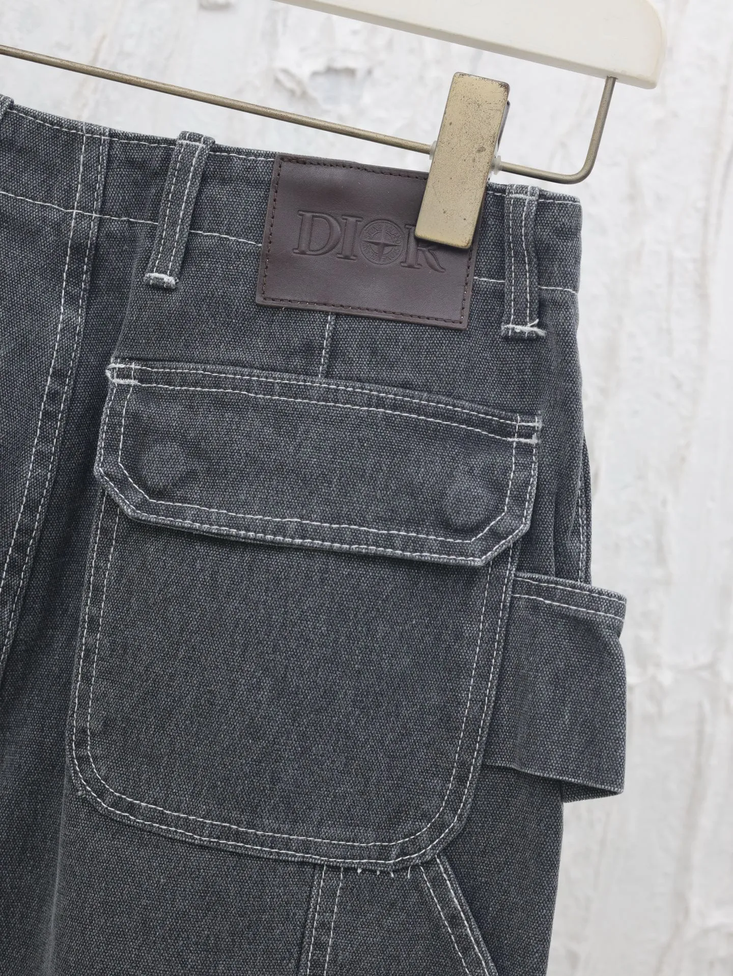 🅿️596 Dio* / Dior 25FW Dior co-branded Stone Island four-pocket canvas jeans trousers. Custom-woven denim fabric, soft and comfortable texture, original washed and faded, loose fit, original molded hardware buttons, complete three-label accessories Size: S/M/L/XL