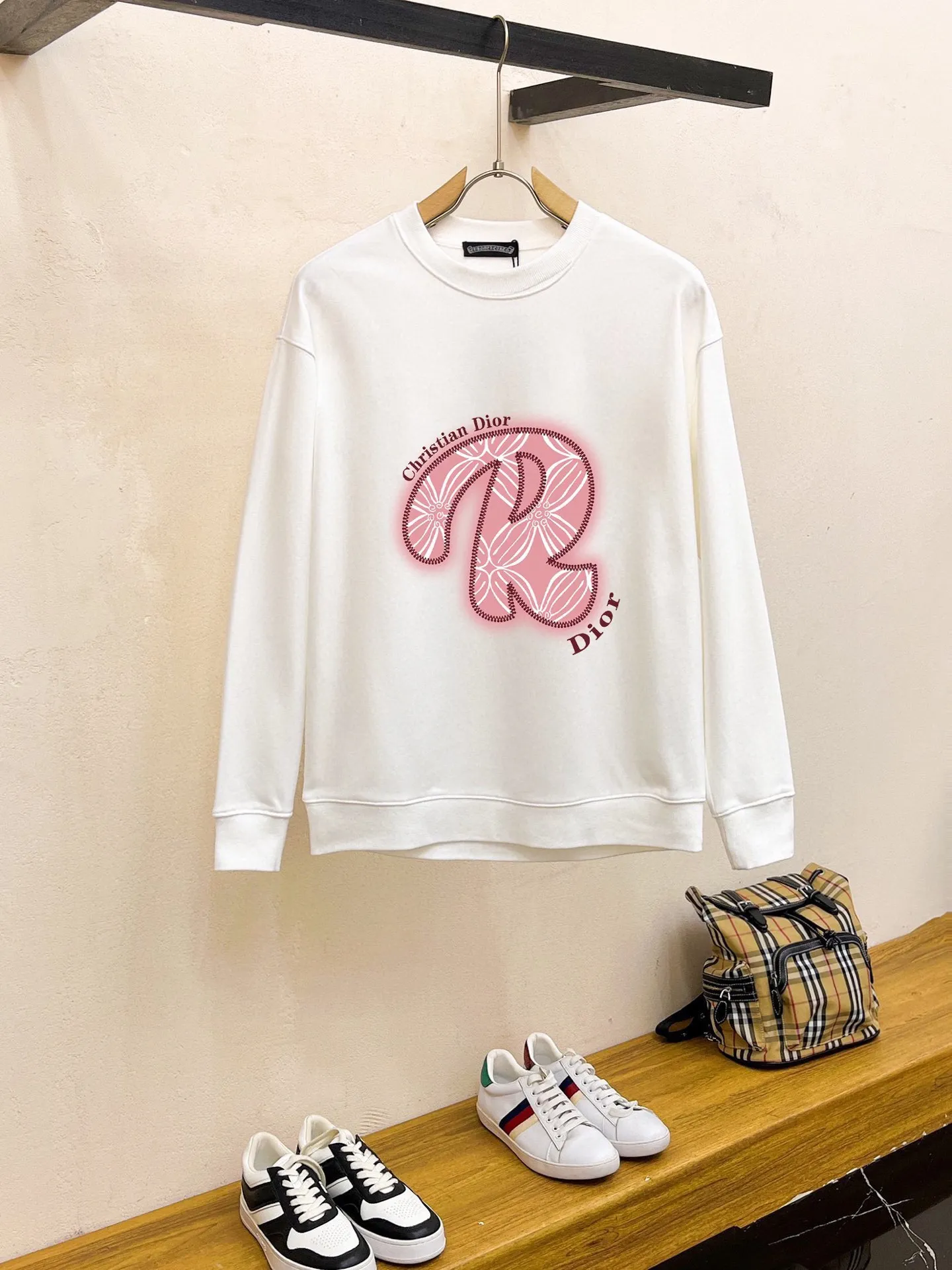 🅿️220 brand [DIOR Dior] (good news for fat people) 2025ss autumn latest long-sleeved round-neck sweatshirt, on sale simultaneously on the official website. Refreshing and breathable. Made of top Tencel Roman. Comfortable and soft. 3D three-dimensional clarity. Super fashion sense. Great for gifting and keeping for yourself. Size: M-5XL (can wear up to 220 pounds)