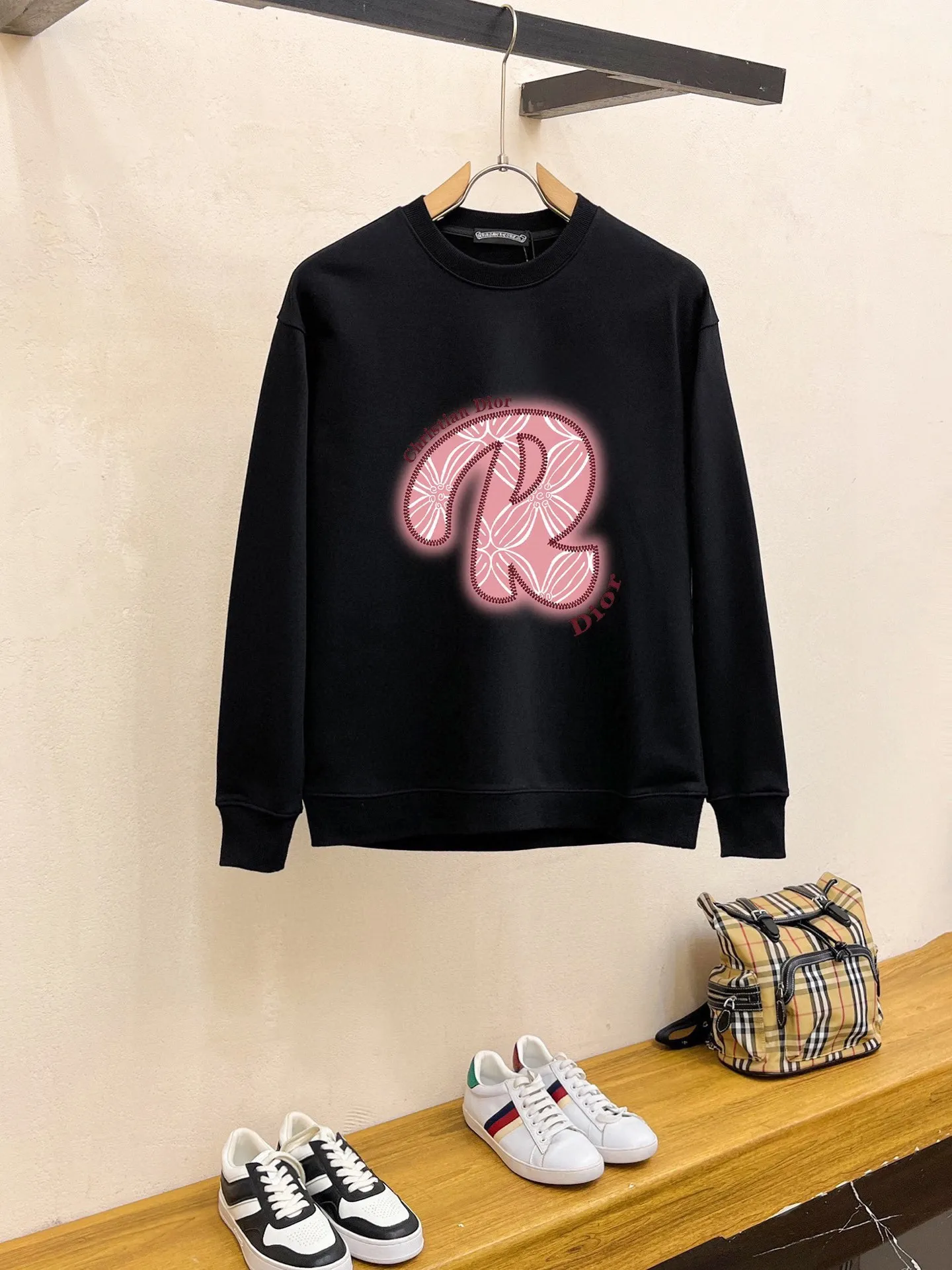 🅿️220 brand [DIOR Dior] (good news for fat people) 2025ss autumn latest long-sleeved round-neck sweatshirt, on sale simultaneously on the official website. Refreshing and breathable. Made of top Tencel Roman. Comfortable and soft. 3D three-dimensional clarity. Super fashion sense. Great for gifting and keeping for yourself. Size: M-5XL (can wear up to 220 pounds)