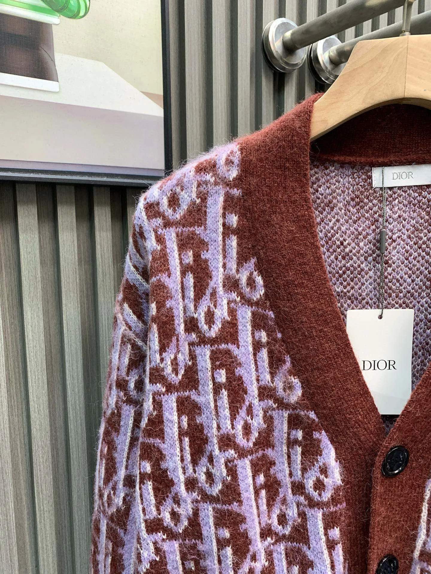 🅿️390 🀄️ DIOR Dior 2025 new autumn and winter new full-print cardigan sweater, mohair wool blended wool, solid feel, multiple adjustments to pattern position and color, no overall color difference, advanced customization, full of urban style, soft and delicate. Men's wardrobe is indispensable with the basics. Girls are super fairy. It embodies a sense of luxury while still being sweet and white. It can be used to match various clothing anytime and anywhere to meet your daily life needs. The design is very simple