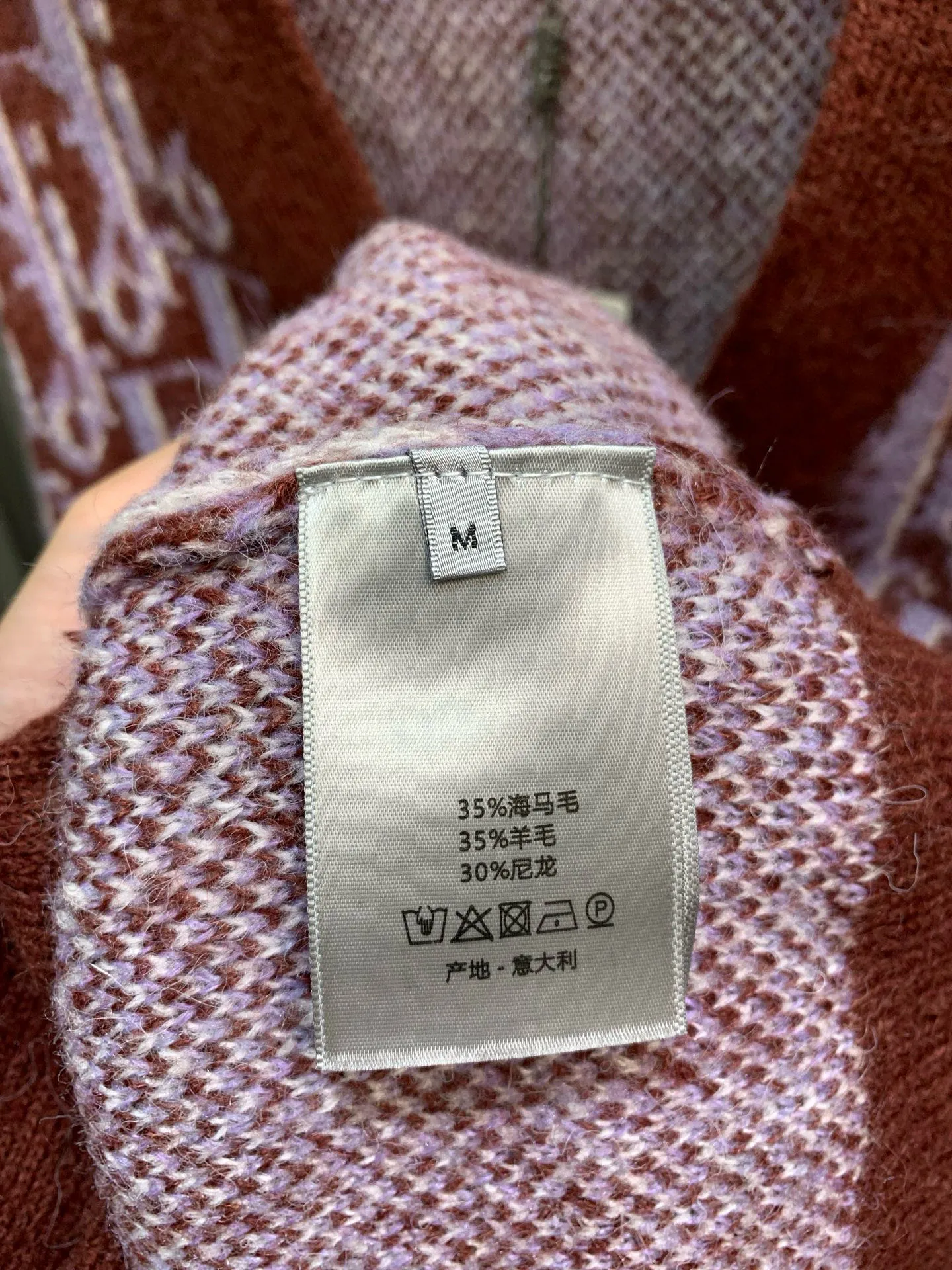 🅿️390 🀄️ DIOR Dior 2025 new autumn and winter new full-print cardigan sweater, mohair wool blended wool, solid feel, multiple adjustments to pattern position and color, no overall color difference, advanced customization, full of urban style, soft and delicate. Men's wardrobe is indispensable with the basics. Girls are super fairy. It embodies a sense of luxury while still being sweet and white. It can be used to match various clothing anytime and anywhere to meet your daily life needs. The design is very simple