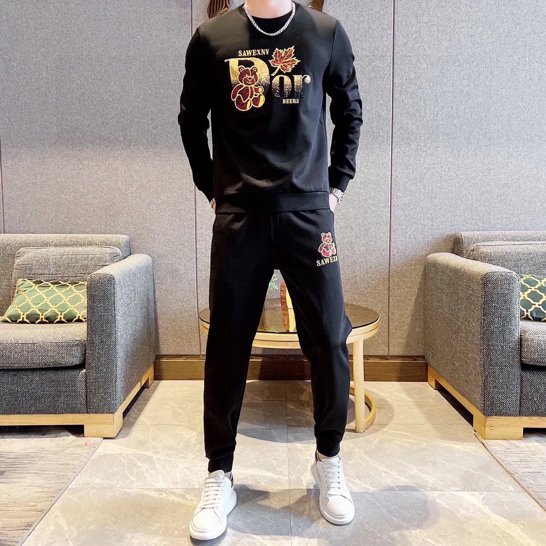 🅿️460 [DIOr] Hot-selling suit is coming. Focus on the original version of the official website. 2025 new hot-selling sweatshirt suit. The original order is the best. 🇭🇰The meticulous work of top designers. It has a fitting and perfect upper body effect. All-natural high-quality Tencel Roman cotton 100%, close-fitting comfort, noble and elegant! Original hardware embodies elegance and nobility! Counter size: M-4XL (up to 190 pounds)