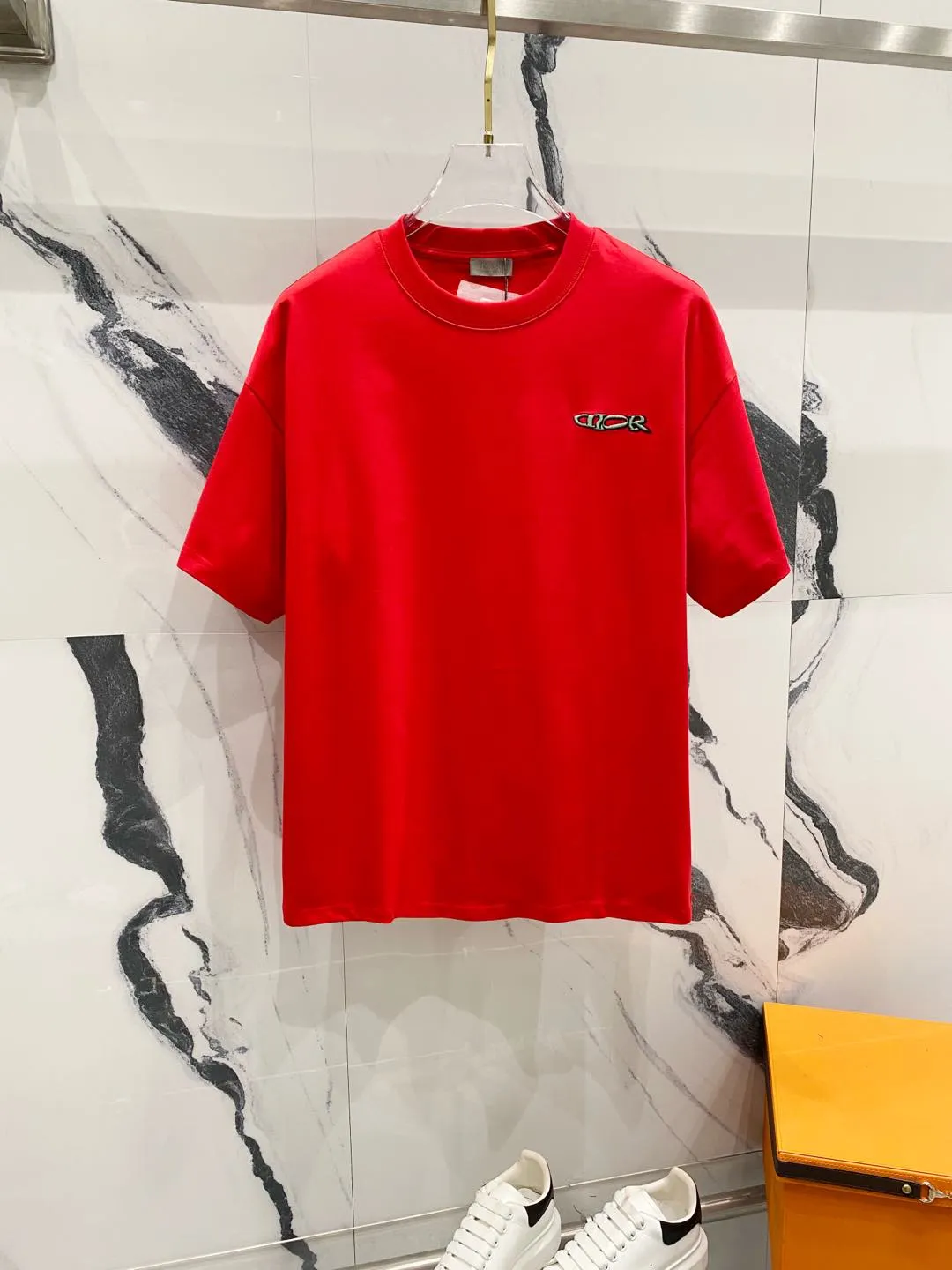 🅿️180 DIOR 260g round neck short-sleeved T-shirt, color block embroidery🪡letter LOGO design logo, official synchronization, high version, high quality, fashionable personality, versatile trend, pure original quality, original fabric, tag, collar label, washed wheat, complete three standards, color: black, white, red. Size: XS-L