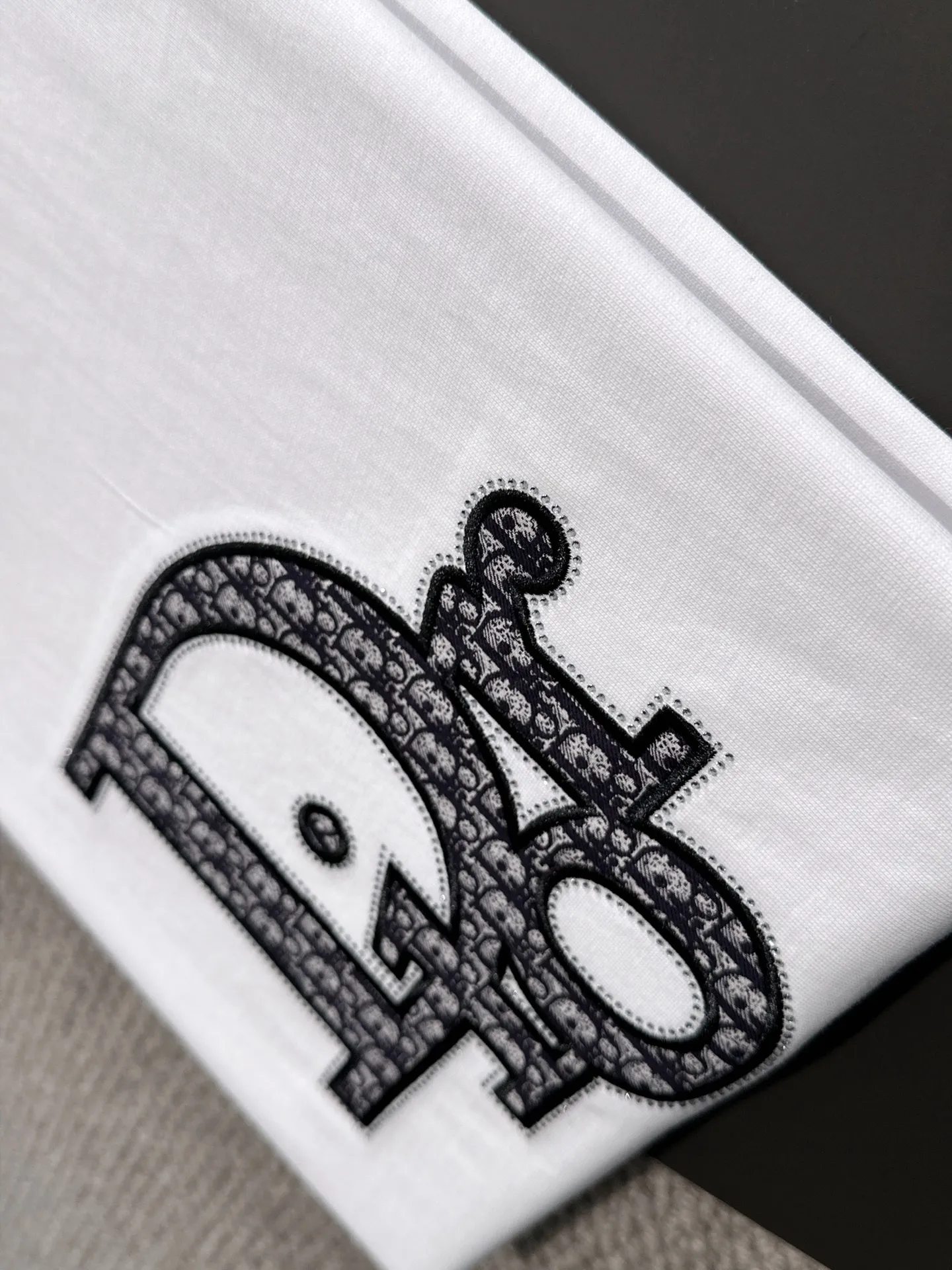 🅿️270 Shipped next day Dior 2025 summer new style (top quality, differentiated currency) The launch of short-sleeved double yarn pure cotton fabric Spring and summer catwalk style Exclusive personalized style Same style for men and women Made of imported custom dyed fabric Back neck chain bottom fully shoulder-covering No deformation or shrinkage when exposed to water SIZE: M to 4XL