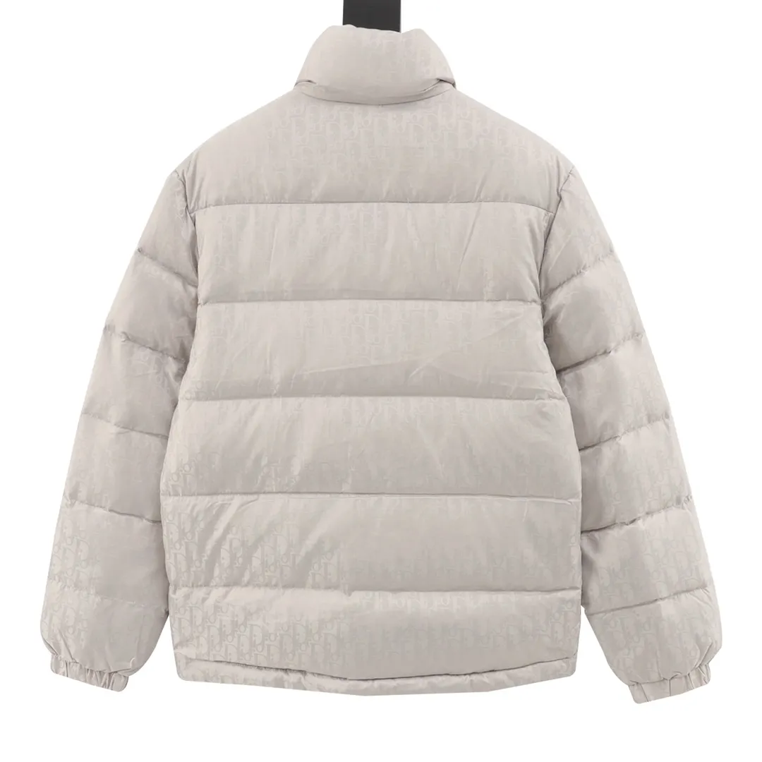 🅿️1400 Dior/Dior full-print dark pattern presbyopic down jacket "Destroyed Version" is directly available on all major platforms, purchasing agents, and micro-business. , Violence detection, 90 velvet inspection in Guangdong, welcome to compare any details of quality. Purchased from zp operation in Hong Kong counter, this is a down jacket with ultra-complex craftsmanship. The custom-made fabric cycle is as long as 50 days. It is absolutely windproof and waterproof, and can be watertight. It can be called a safe haven in winter. On the basis of the original fabric, laser jacquard makes the whole garment uneven, with a stronger three-dimensional effect and a more obvious 3D effect. The hardware of the whole garment is made of original Factory custom-made one to one, tungsten gold material, leather label design, hot melt technology, one-time molding, using 90 white duck down, 700 fill power, no velvet, stand-up collar design, elastic cuff design, windproof and warm, the whole piece is windproof, water-proof, cold-proof, fashionable and practical, the same style worn by major Internet celebrities, stars, winter cold protection artifact, purchasing version, feel free to compare ZP. Size：46-54