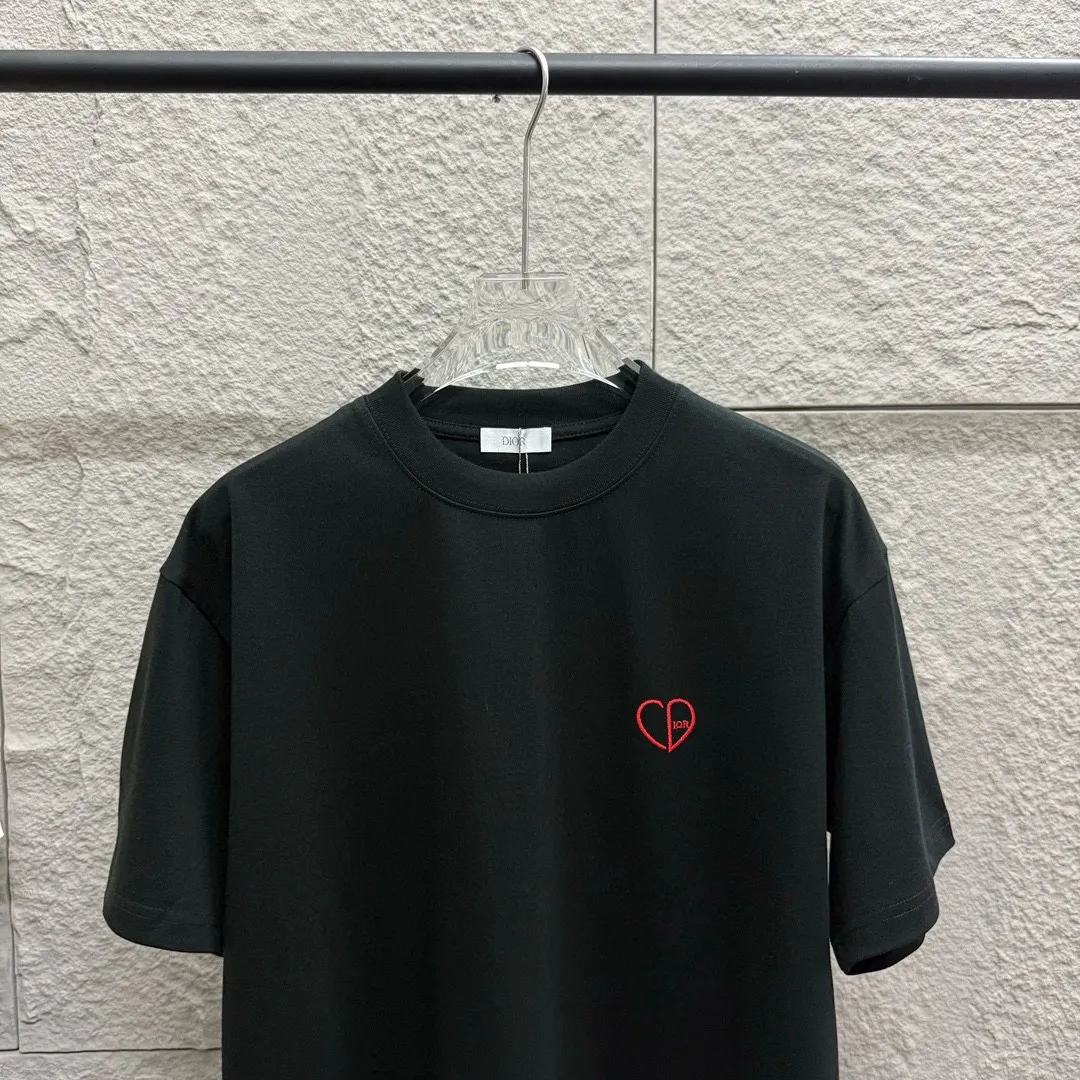 🅿️180 Dio*Dior* 2025 Spring and Summer Style Small love letter embroidered personalized logo Customized double yarn plain cotton fabric Short-sleeved T-shirt Unisex Size: S (90-130 catties) M (120-150 catties) L (140-165 catties) XL (160-180 catties) XXL (180-210 catties) Color: black white