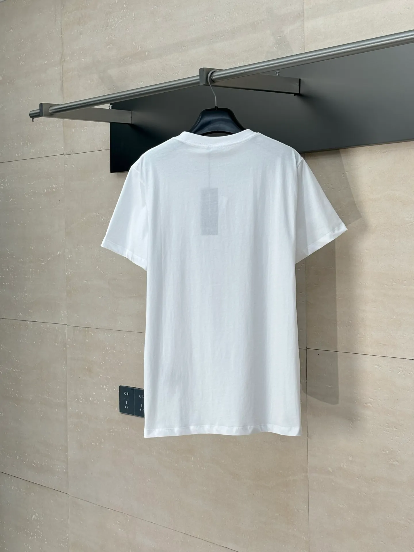 🅿️270 Dio*/Dior 25 new blinds portrait magazine cover printed short-sleeved T-shirt. Made with custom-made pure cotton fabric. The texture is comfortable and soft, skin-friendly and breathable. The chest is decorated with magazine cover prints, using digital direct injection technology. The loose fit can be matched with many types of clothing to create a fashionable look. Size: S/M/L/XL