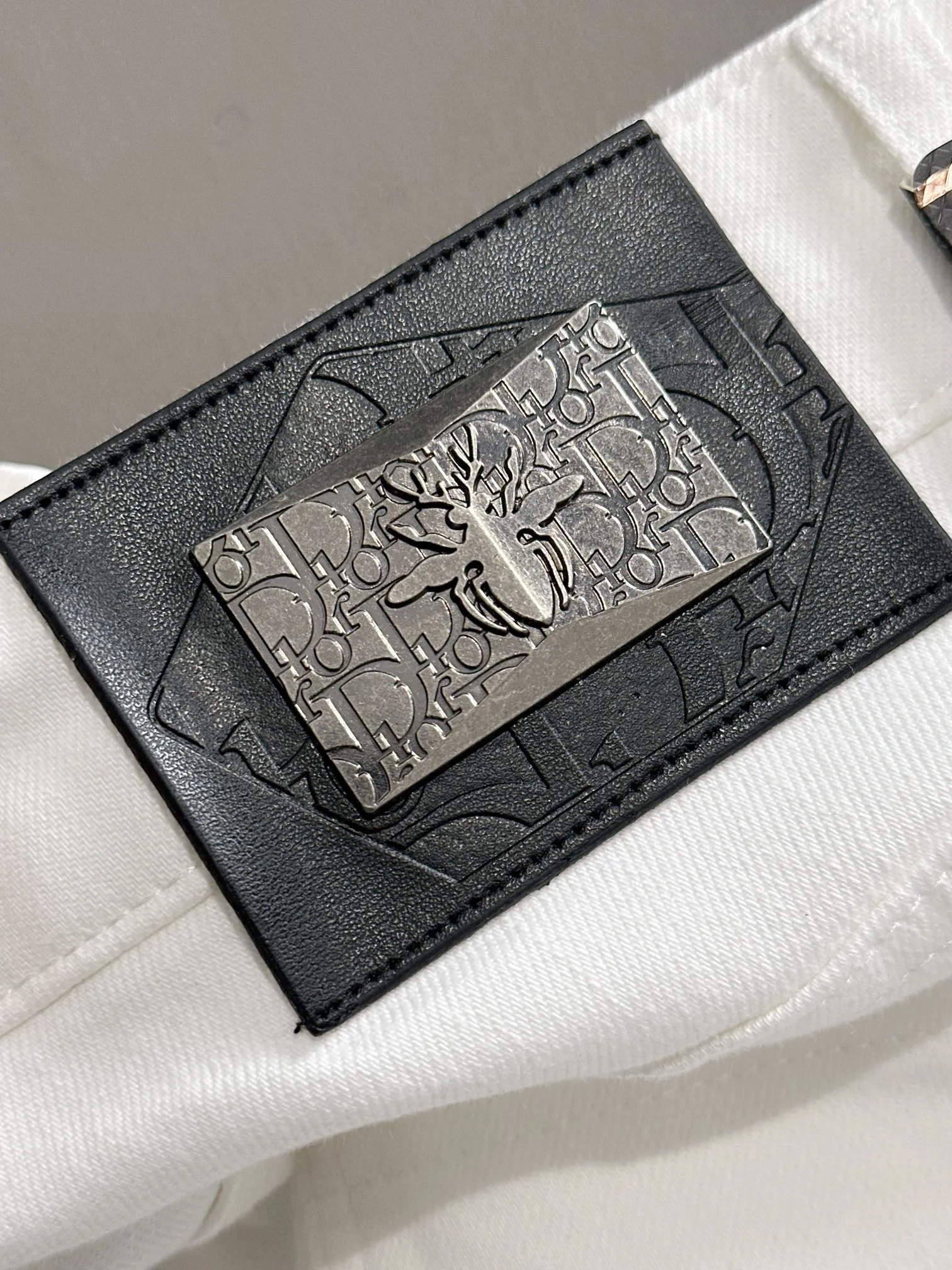 🅿️400 Dior 2025 four-season slim-fit jeans trousers, woven from imported Japanese Denim plain cotton denim fabric, complete with three standards, simple yet elegant, soft, delicate and comfortable, versatile and fashionable upper body! Light luxury, a must-have item for daily commuting! D8812 code number: 28-40 (please state your height and weight when placing an order)