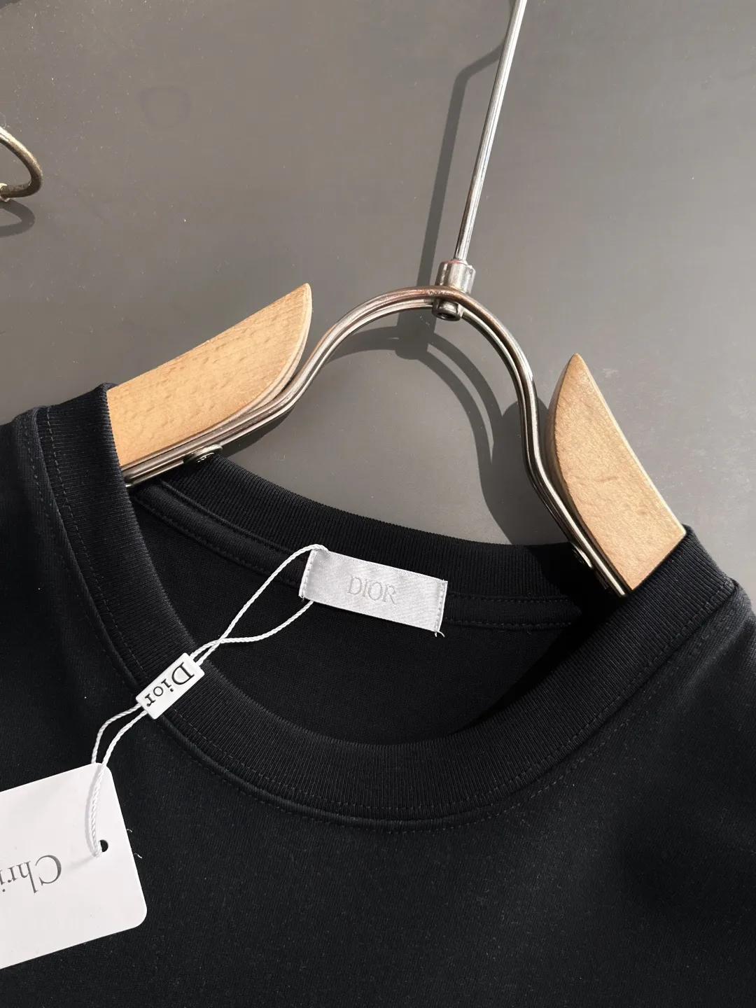 🅿️180 Dior 2025SS latest round neck fashionable short-sleeved T-shirt in spring and summer, synchronized with the official website, pure cotton fabric at the counter! Comfortable against the skin, durable and easy to wear, classic and simple logo design, meticulous original craftsmanship, a must-have item for handsome men, size S-XXL