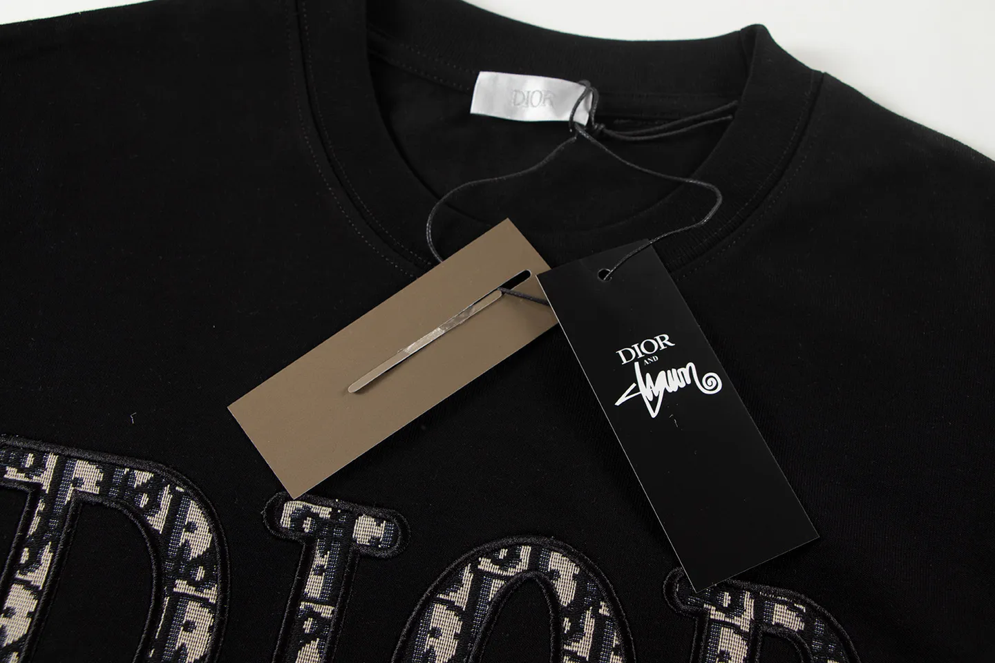 🅿️160 Dior*2025 latest short-sleeved material: high version 300g double yarn combed cotton Size: S M L XL Color: black white Style number: W2604