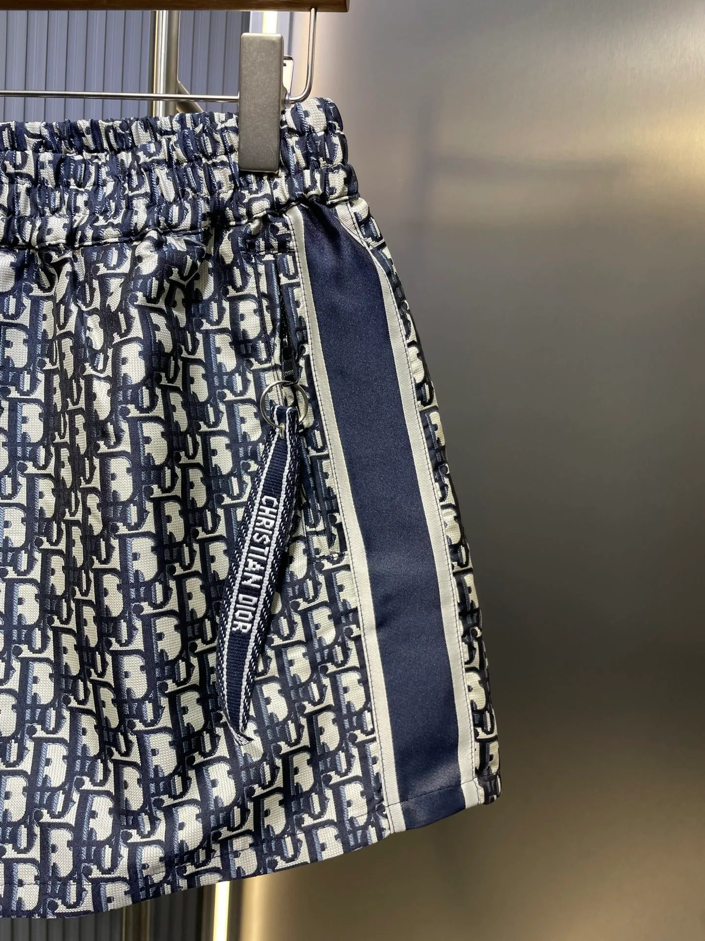 🅿️360 Dio* 🌟[Top replica] 25SS must-have presbyopic shorts, the most correct version of the "CHRISTIAN DIO*" logo! Very iconic Obique print! Elegant, stylish and high-end~ Can be matched with all kinds of casual items. Elastic waist + small wide leg version, very slim and long legs~ The details are full of sincerity. size: SML