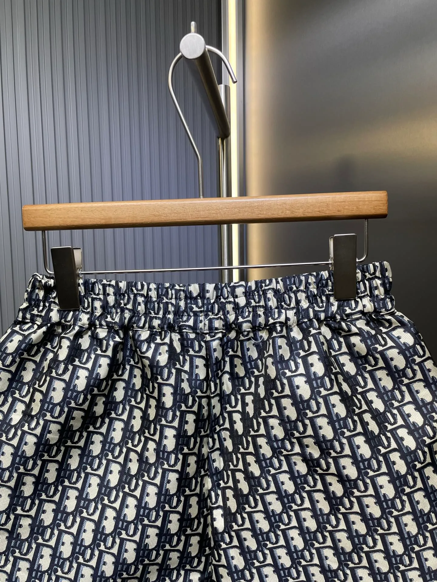 🅿️360 Dio* 🌟[Top replica] 25SS must-have presbyopic shorts, the most correct version of the "CHRISTIAN DIO*" logo! Very iconic Obique print! Elegant, stylish and high-end~ Can be matched with all kinds of casual items. Elastic waist + small wide leg version, very slim and long legs~ The details are full of sincerity. size: SML