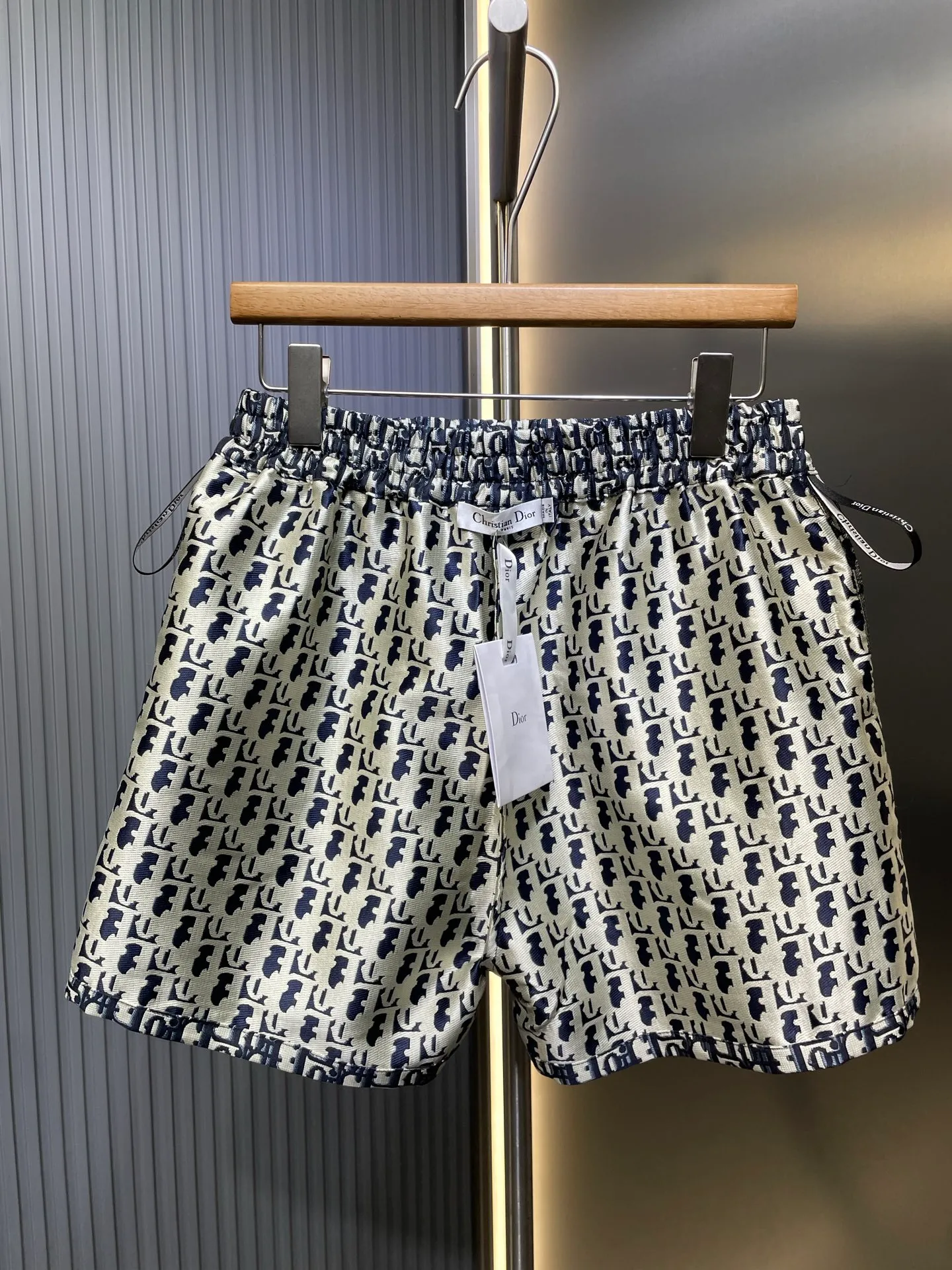 🅿️360 Dio* 🌟[Top replica] 25SS must-have presbyopic shorts, the most correct version of the "CHRISTIAN DIO*" logo! Very iconic Obique print! Elegant, stylish and high-end~ Can be matched with all kinds of casual items. Elastic waist + small wide leg version, very slim and long legs~ The details are full of sincerity. size: SML