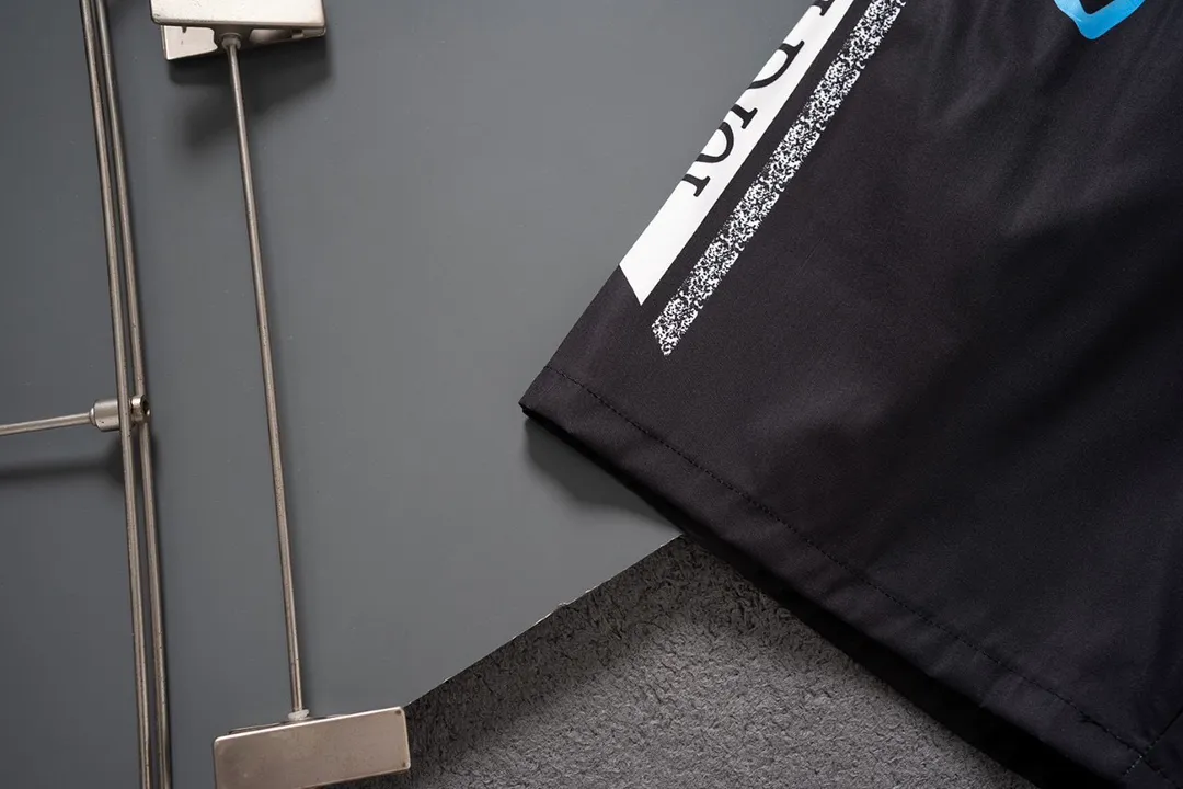 🅿️130 #V2440 [Replenishment all year round] Dior's new classic casual beach shorts, classic plaid quick-drying three-quarter pants, the same style for men and women, the fabric is made of polyester fiber, which is stain-resistant and wrinkle-resistant, the most suitable material for going out in summer! It is guaranteed to be cool and comfortable enough at the same time. It is super stylish when you wear it casually. You can clearly see the texture when you look at the photos. It is not the general market material that can seduce a person who wants to go on vacation in a minute. It has pockets on both sides and a drawstring at the waist. It is a very practical design. The workmanship, details and fit are impeccable. It can be worn as casual pants or beach pants. It is a must-have for beach vacations, home leisure, gym equipment, morning running and night running. It is practical and functional. Color: Black Size: M-XXXL