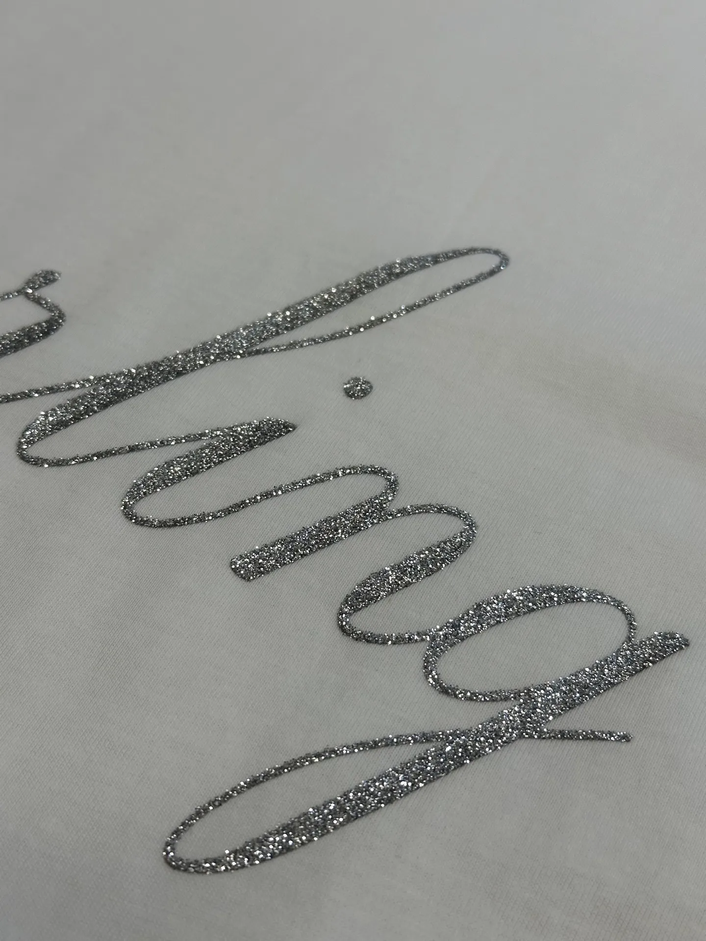 🅿️260 Dior silver printed short sleeves are woven with 24-count special compact cotton yarn. The weaving process is very demanding and requires the use of advanced looms and high-quality raw materials. Specially woven compact cotton has many advantages, such as softness and comfort, good breathability, strong wrinkle resistance, good durability, etc.; it has a tighter, softer and more delicate texture and feel.  Interpretation of the silicone oil shiny silver printing process, a special printing process that combines the feel of silicone oil with the visual effect of metal particles and gold sand, and achieves gradient, three-dimensional or flashing effects through multi-color overprinting technology.  size：xs s m l