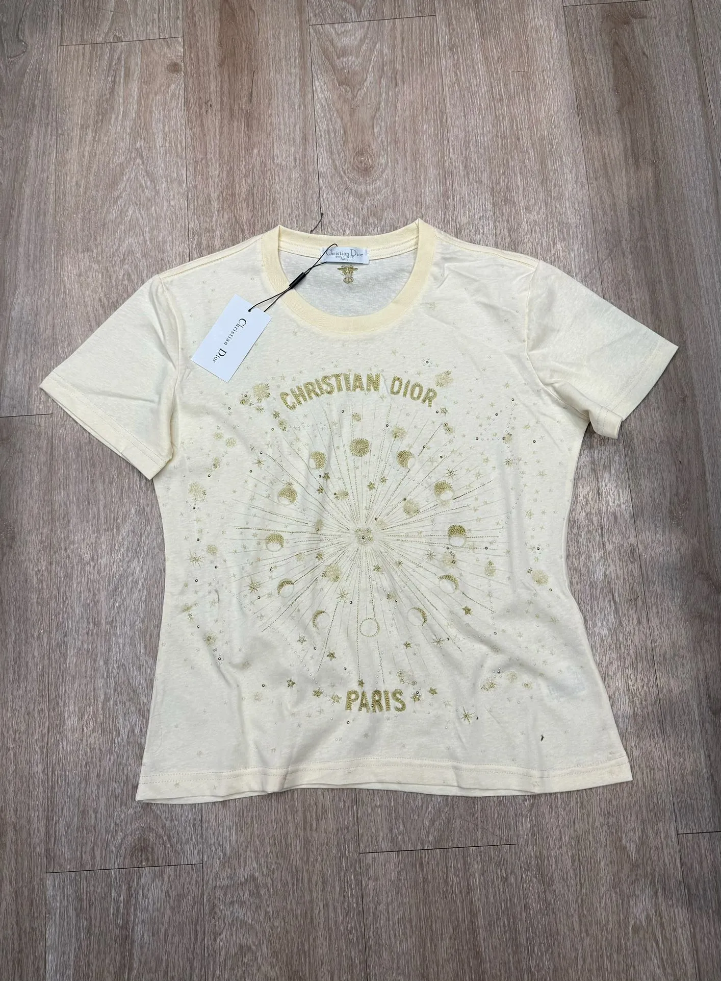 🅿️158 M217 #Dior Dior•25ss new heavy-duty hot-drilled embroidered short-sleeved T-shirt ✅✅✅Ready stock Focus on quality Feel free to compare Size: S M L Color: Apricot