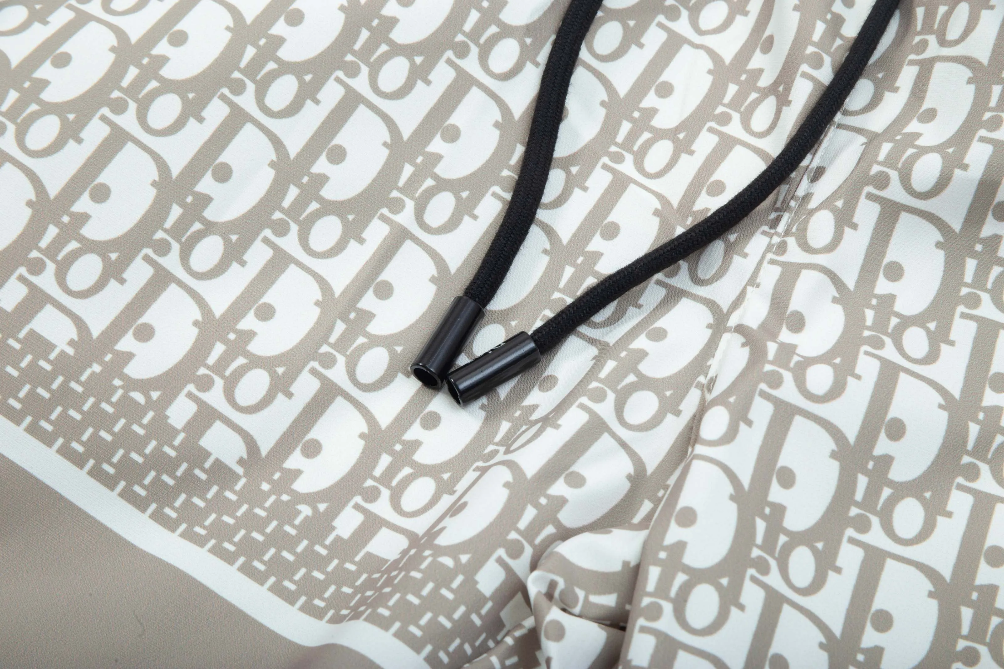 🅿️160 2025 DiOR Dior's new quick-drying beach shorts, customized fabrics, with presbyopic craftsmanship and logo printed all over. The version is tight and three-dimensional, with straight stripe splicing. The customized trouser cord hardware has strong texture and smoothness. The upper body is comfortable and breathable. It has a concave and convex three-dimensional feel. It is fashionable and casual. Color: apricot blue. Size: M-4XL