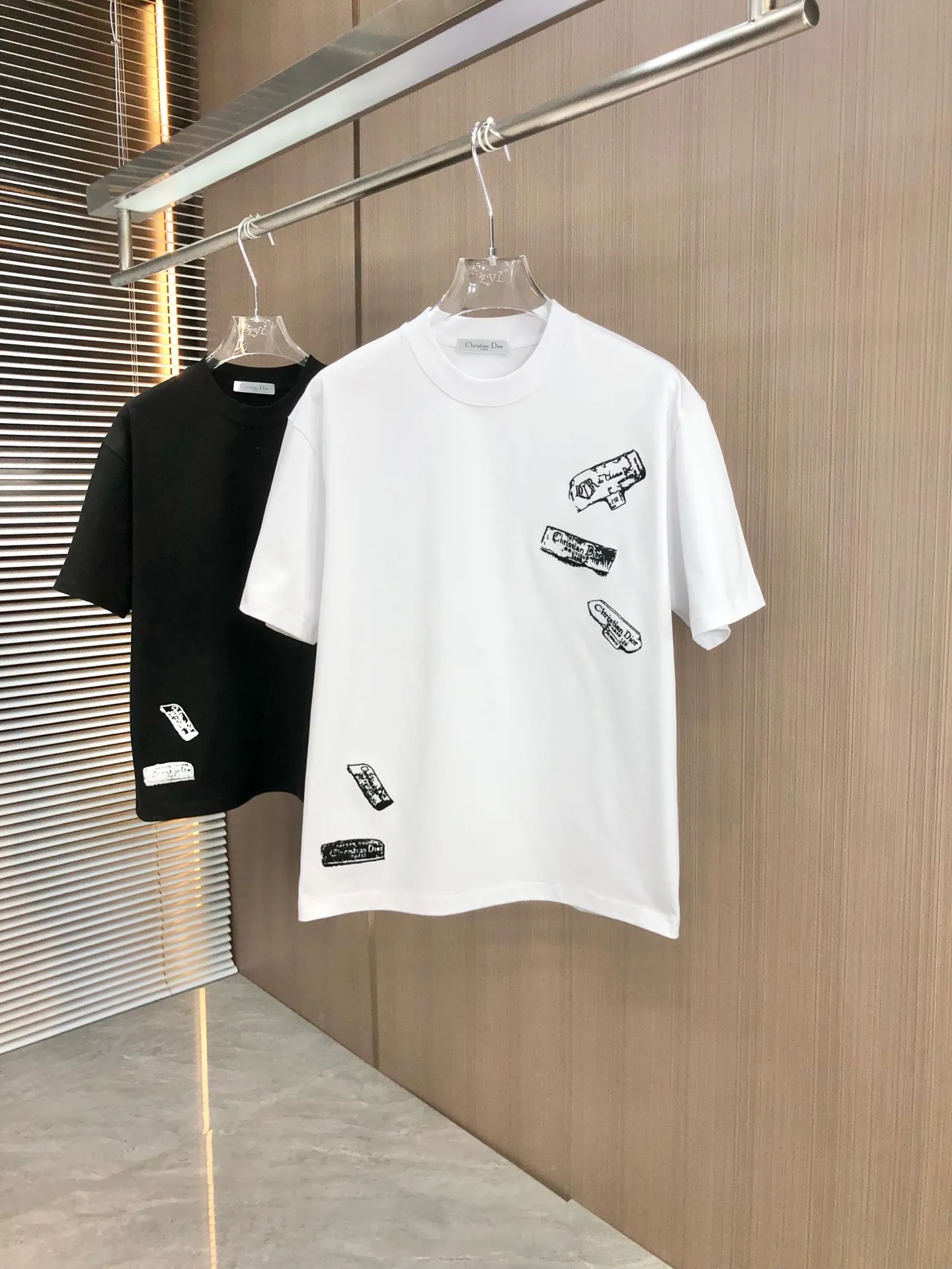 🅿️180 DIOR Dior 2025 spring and summer new style, round neck short sleeves, letter logo pins🪡 embroidery technology, using high weight 320g double yarn combed cotton fabric, slightly loose version, soft and thick fabric feel, same size for men and women, size: SMLXLXXL