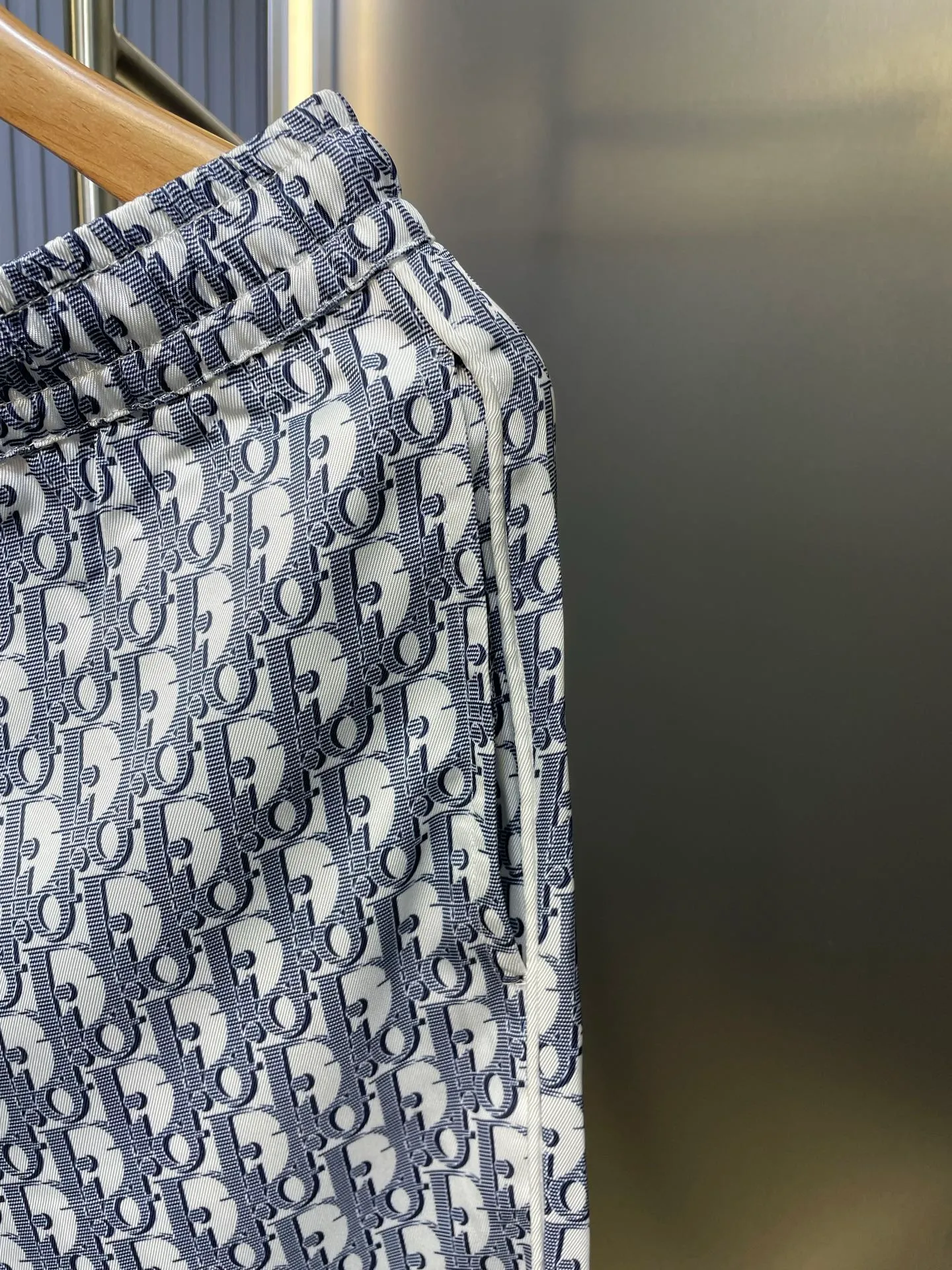 🅿️470 Dior🌟【Top original order】25ss classic all-over printed presbyopia This village shirt is decorated with classic oblique print. Crafted from white and blue twill fabric, it features a peaked collar and rounded hem for a casual style. Wear it with the matching pajama bottoms or for a sophisticated look. Size: 46-52
