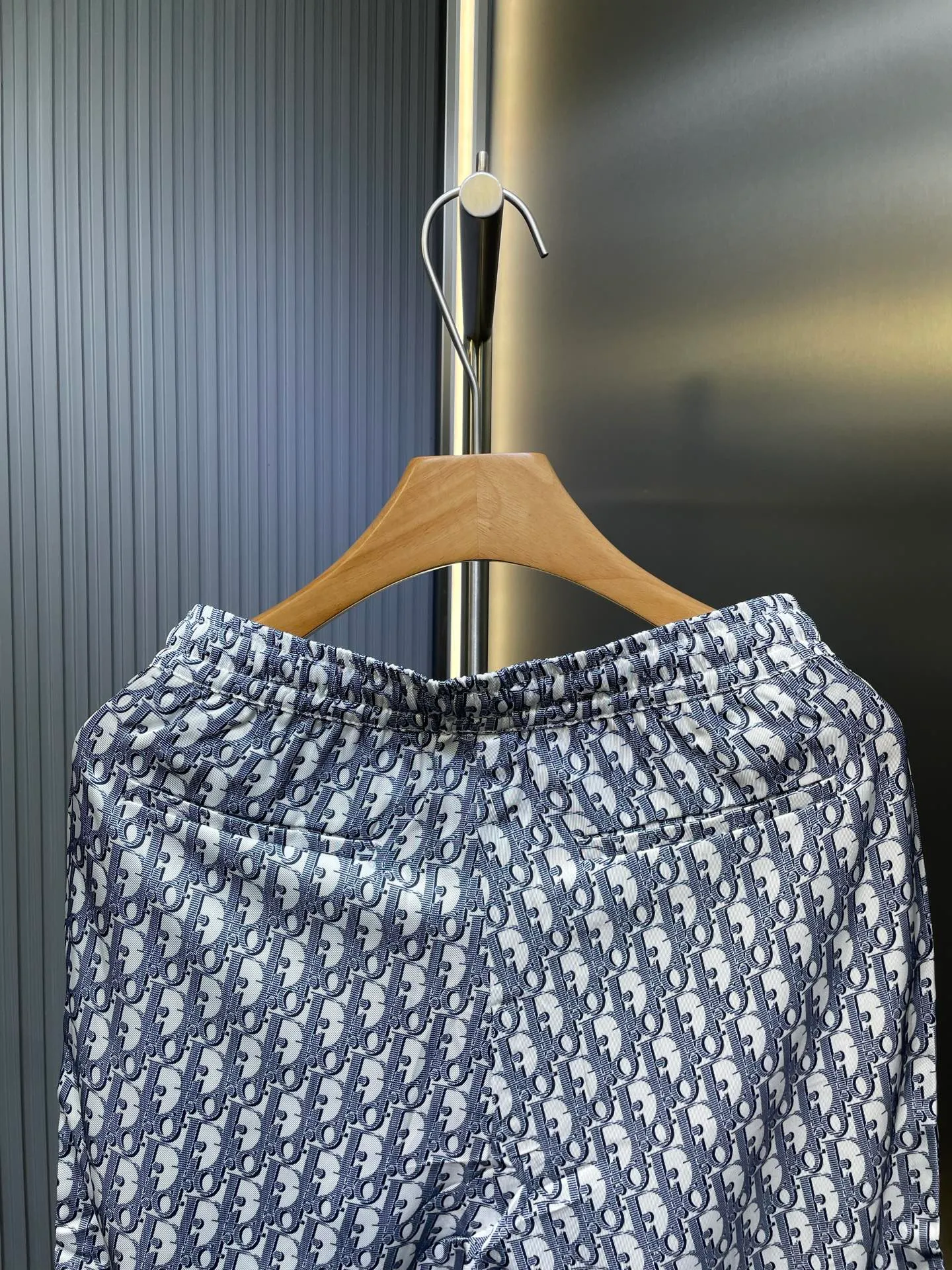 🅿️470 Dior🌟【Top original order】25ss classic all-over printed presbyopia This village shirt is decorated with classic oblique print. Crafted from white and blue twill fabric, it features a peaked collar and rounded hem for a casual style. Wear it with the matching pajama bottoms or for a sophisticated look. Size: 46-52