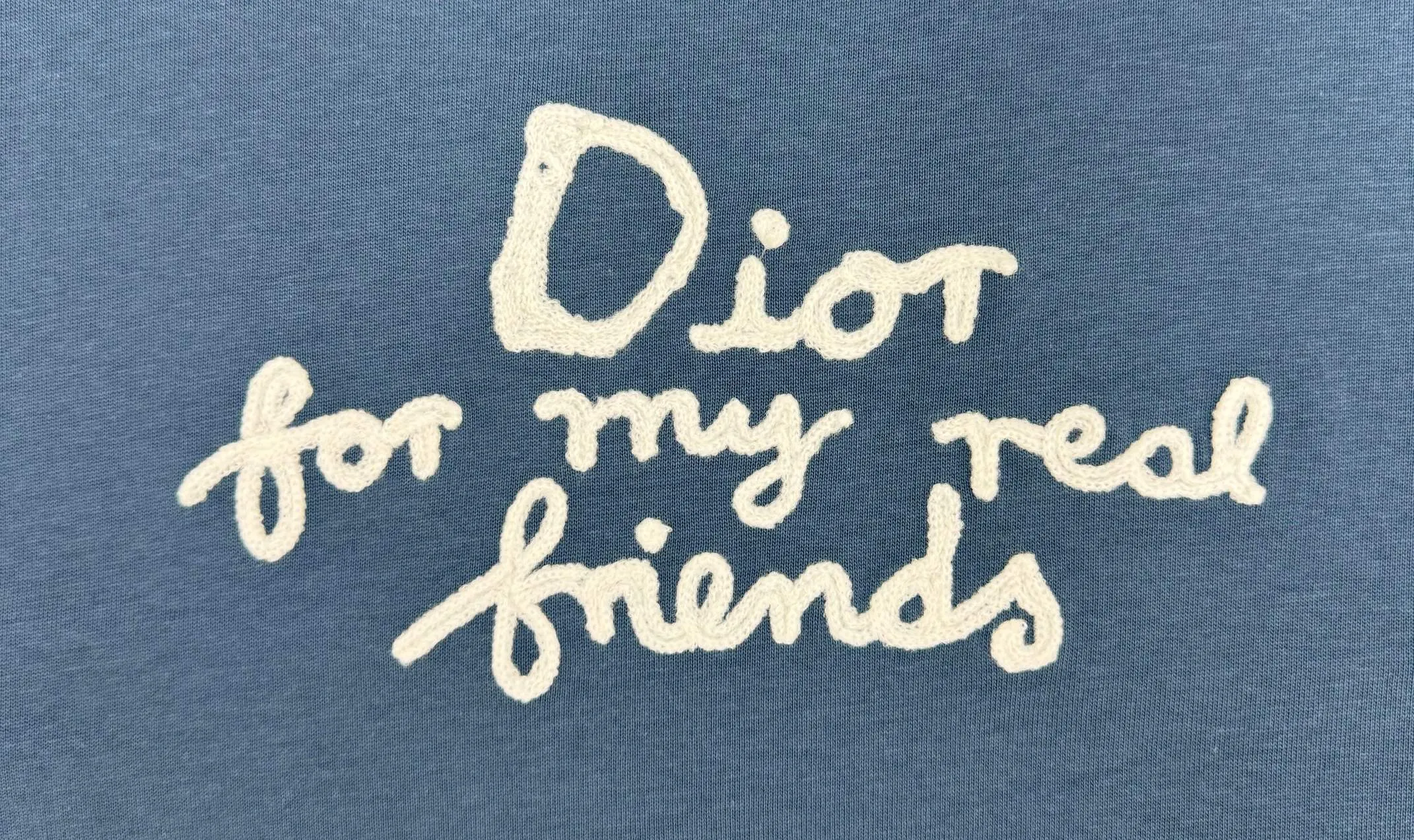 🅿️210 (top version, differentiated currency) will not be taken off the shelves all year round, sell with confidence. Style: Dior/DIO.R short-sleeved T-shirt. Fabric: 300g double yarn 100% cotton. Rib: 320g heavy Sorona 1*1 trendy brand. Craftsmanship: imported machine embroidered logo. Color: white blue. Size: XS S M L. Gender-neutral. Same style for men and women.