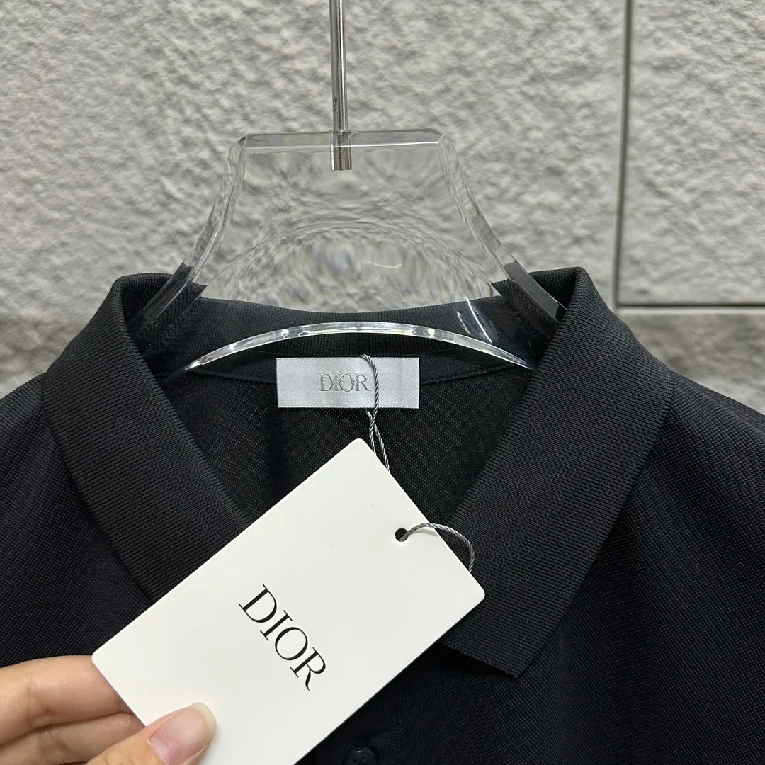 🅿️180 Dio*Dior* short-sleeved POLO 2025 spring and summer new style, simple letters 1947 embroidered pique fabric, short-sleeved polo stand-up collar, same style for men and women Size: M L XL 2XL 3XL Color: black white