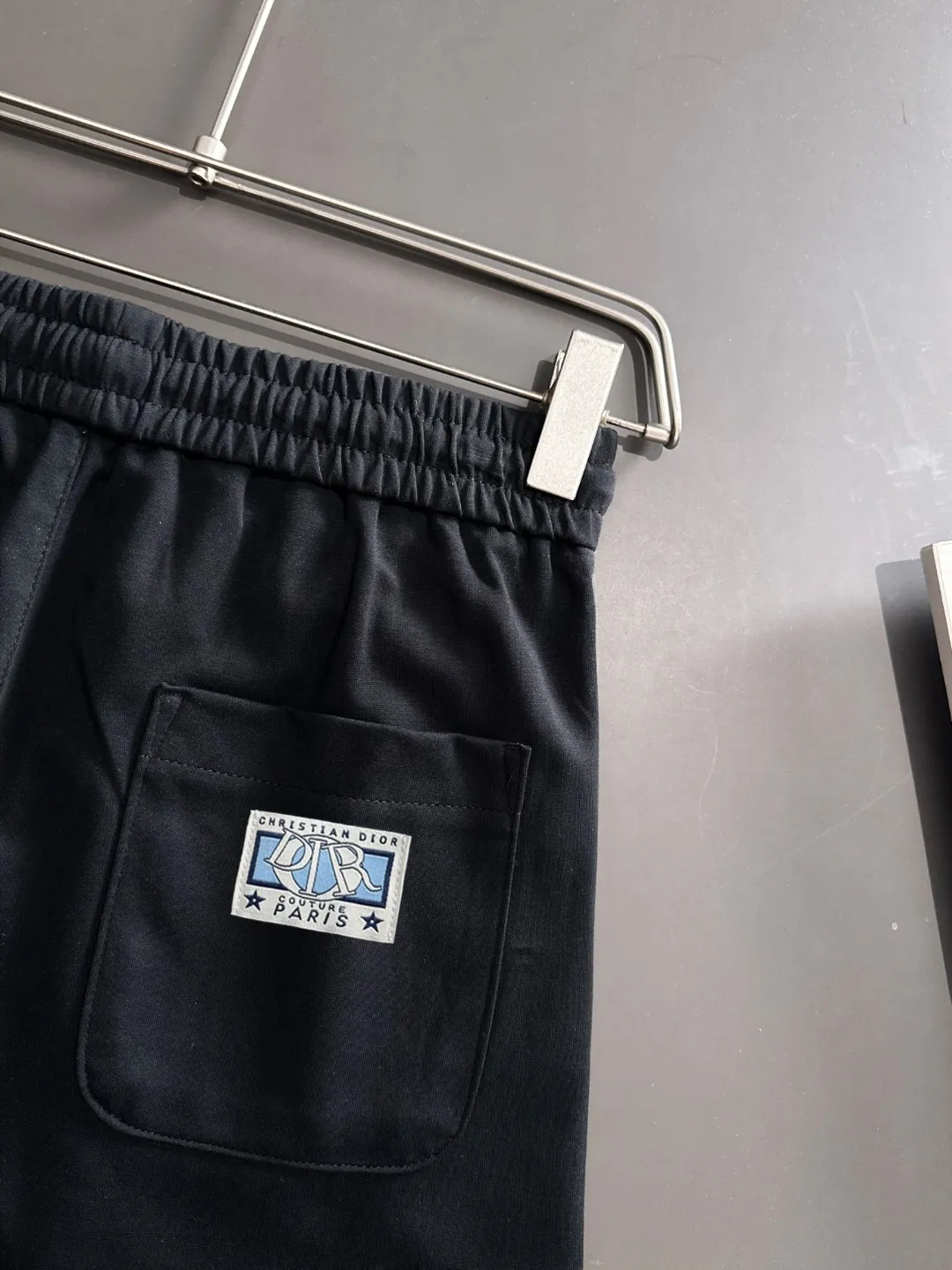 🅿️400 next day shipping Dior 2025 spring and summer new elastic band casual pants, thin counter custom fabrics, high breathability and comfort, impeccable details, brand element design concept, reflecting high quality. It feels delicate and soft! It presents a casual cut and the upper body shape is great! Size: M-4XL