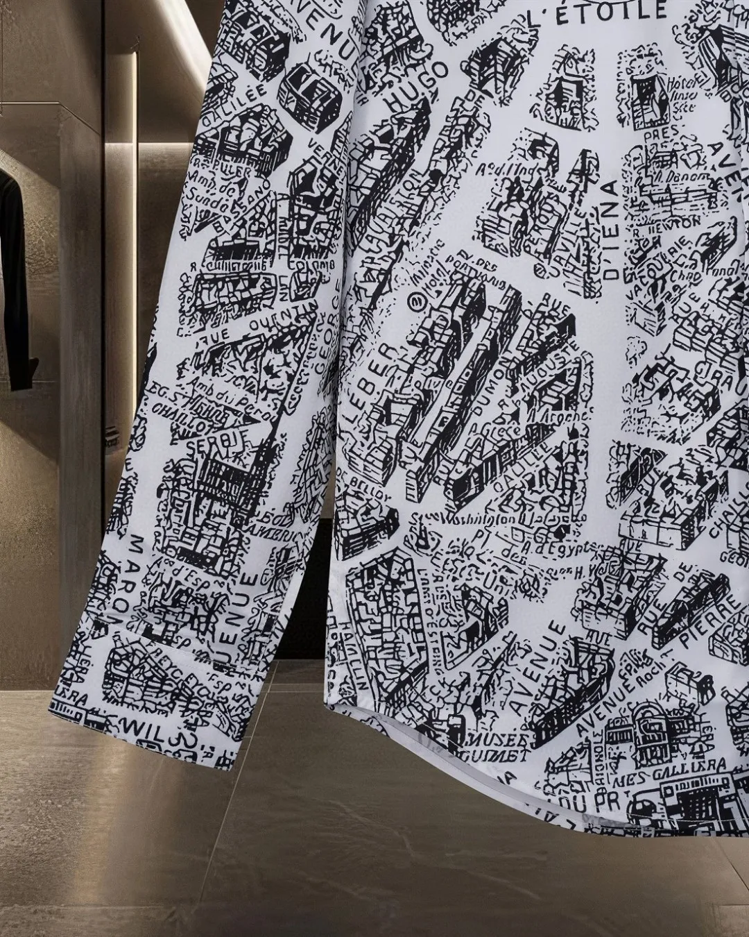 🅿️296 DIOR Dior's hot style is coming. Paris map architectural elements digitally printed long-sleeved shirt. 2025ss official website new long-sleeved shirt. Beautifully printed logo. High-end version. Customized fabrics at the counter. Highly breathable and comfortable. Seiko production. Impeccable detail processing. Customized logo engraved buttons. Three complete labels. Brand element design concept reflects high quality. It feels delicate and soft! It presents a casual cut and the upper body shape is great! 🐍Size: M-XXL