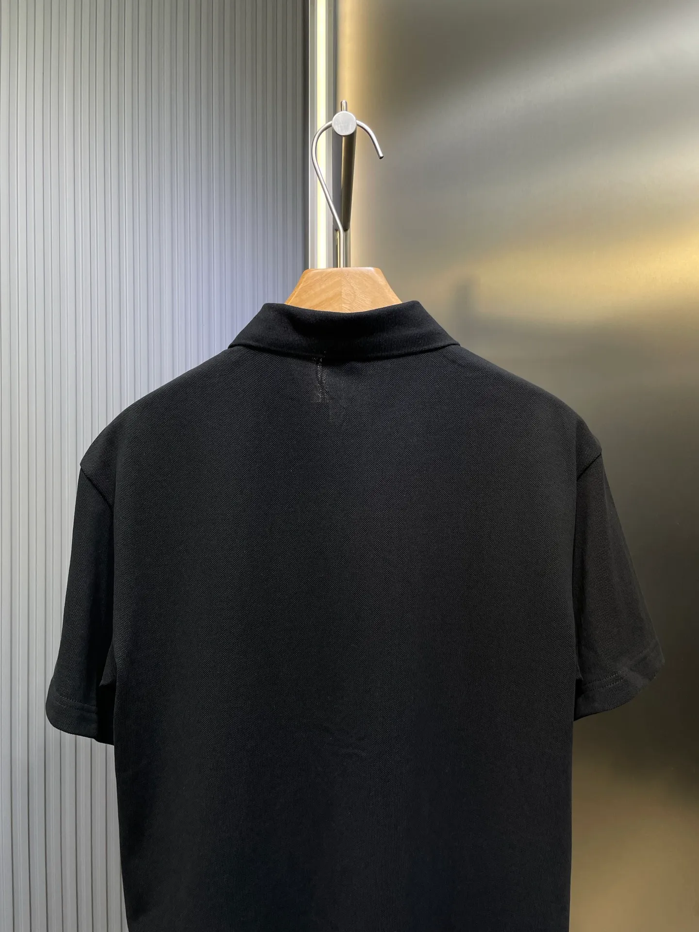 🅿️340 Dior Diamond 🌟【Top original order】Patch polo shirt customized pique pure cotton sateen. Breathable air cotton. Enjoy the cotton feeling in the clouds. Soft and waxy to the touch. Light and draping. With its black color as deep as the night sky, it interprets the ultimate low-key and luxury. The Dior Diamond rubber patch logo on the chest is vividly displayed on the clothes, highlighting the unique identity and charm. Noble choice with extraordinary taste. Craftsmanship 1: Imported special machine infrared positioning "Dior patch" is used to position the "Dior patch" more accurately and firmly. Process 2: The fabrics are washed and feel better. Not easy to deform, not easy to shrink, not easy to fade, and maintain long-term beauty. Accessories: Customized 1:1 Dior patch. Customized 1:1 Dior laser real shell buttons. Customized 1:1 Dior trademark. Version: Loose version. Size: S M L XL