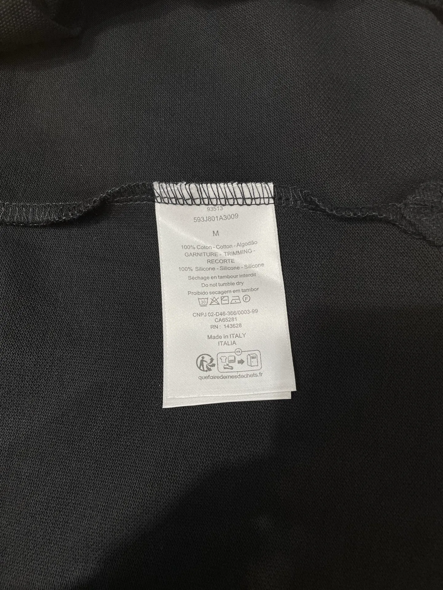 🅿️340 Dior Diamond 🌟【Top original order】Patch polo shirt customized pique pure cotton sateen. Breathable air cotton. Enjoy the cotton feeling in the clouds. Soft and waxy to the touch. Light and draping. With its black color as deep as the night sky, it interprets the ultimate low-key and luxury. The Dior Diamond rubber patch logo on the chest is vividly displayed on the clothes, highlighting the unique identity and charm. Noble choice with extraordinary taste. Craftsmanship 1: Imported special machine infrared positioning "Dior patch" is used to position the "Dior patch" more accurately and firmly. Process 2: The fabrics are washed and feel better. Not easy to deform, not easy to shrink, not easy to fade, and maintain long-term beauty. Accessories: Customized 1:1 Dior patch. Customized 1:1 Dior laser real shell buttons. Customized 1:1 Dior trademark. Version: Loose version. Size: S M L XL