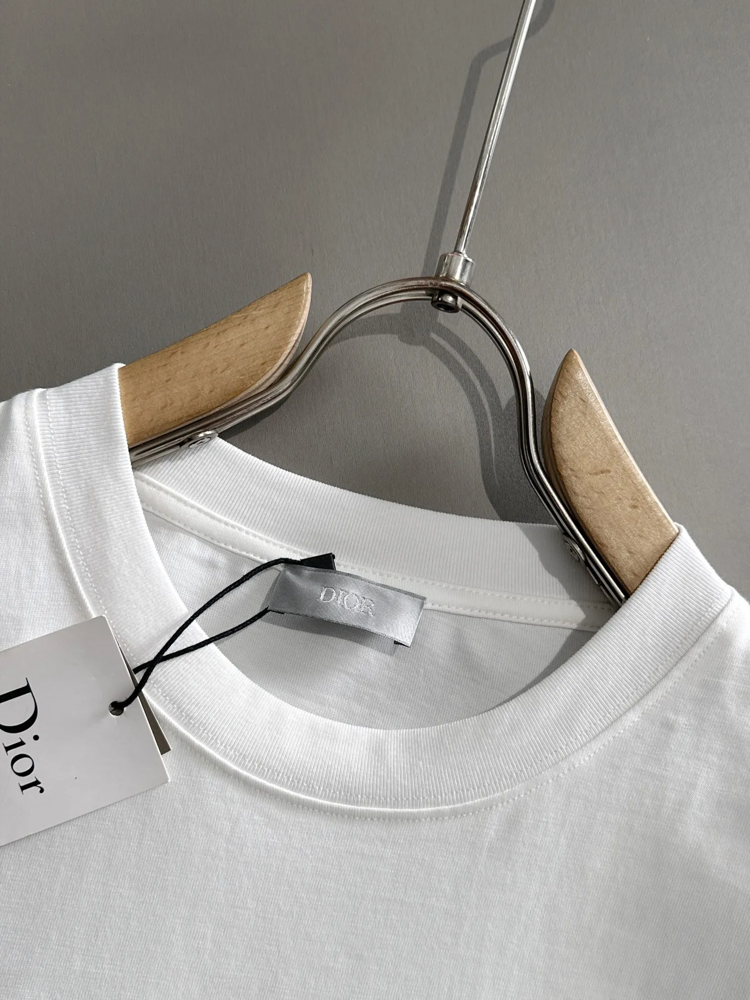 🅿️170 (arrives the next day) DIOR Dior co-branded Stone Island 2025 new heavy industry embroidered letter logo, same style for men and women, short-sleeved T-shirt ·Customized 260g 100% double yarn pure cotton fabric ·Imported Tajima machine embroidery technology ·Custom dyed 32 double-strand threads ·Collar tag and main mark three complete labels Color: White Size: XS S M L