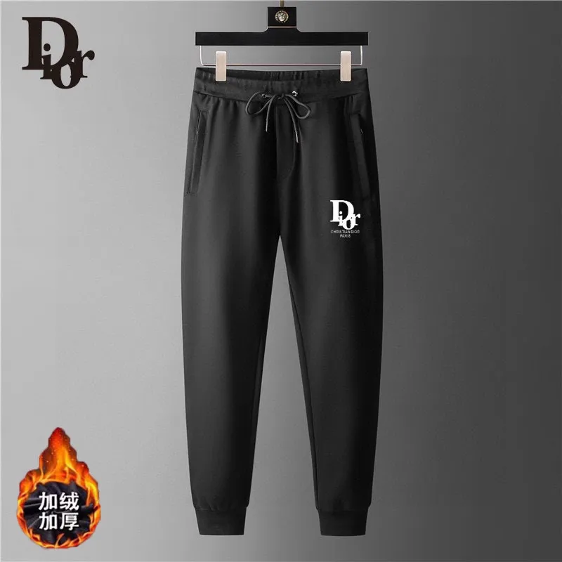 🅿️420 brand [Dior] (velvet and thickened) 2025 spring new product, celebrities' favorite fashion-flavored casual suit, clean and neat tailoring, full of urban style. It is made of high-quality customized fabrics, with excellent thermal insulation effect inside, soft and dry feel, and a crisp and stylish upper body effect. The three-dimensional cutting process and the pattern are all of high standards, and the silhouette version has the right benefits! It is not tight at all, and you feel good when you put it on. So many top-quality raw materials create high-end products with unparalleled value. It is the first choice for high-end fashion people. (Size: M-4XL can wear up to 200 pounds)