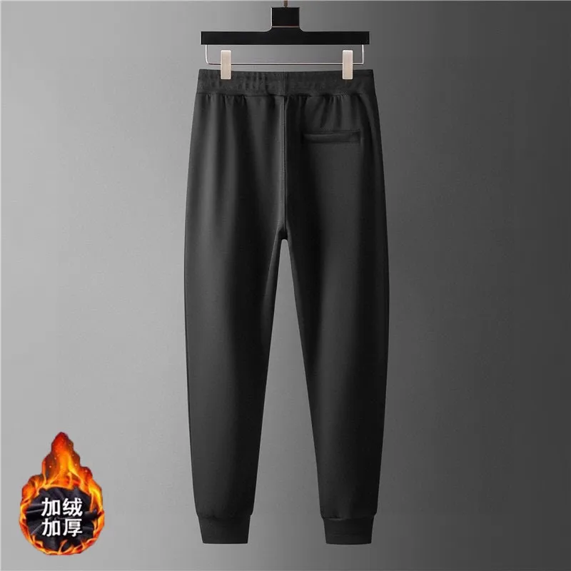 🅿️420 brand [Dior] (velvet and thickened) 2025 spring new product, celebrities' favorite fashion-flavored casual suit, clean and neat tailoring, full of urban style. It is made of high-quality customized fabrics, with excellent thermal insulation effect inside, soft and dry feel, and a crisp and stylish upper body effect. The three-dimensional cutting process and the pattern are all of high standards, and the silhouette version has the right benefits! It is not tight at all, and you feel good when you put it on. So many top-quality raw materials create high-end products with unparalleled value. It is the first choice for high-end fashion people. (Size: M-4XL can wear up to 200 pounds)