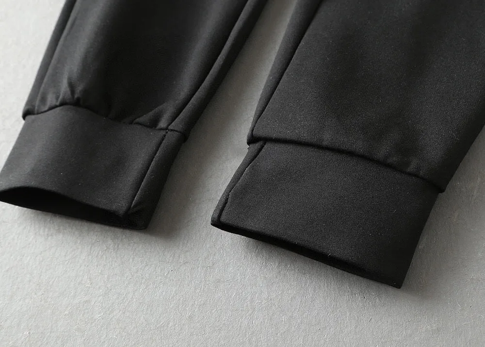 🅿️420 brand [Dior] (velvet and thickened) 2025 spring new product, celebrities' favorite fashion-flavored casual suit, clean and neat tailoring, full of urban style. It is made of high-quality customized fabrics, with excellent thermal insulation effect inside, soft and dry feel, and a crisp and stylish upper body effect. The three-dimensional cutting process and the pattern are all of high standards, and the silhouette version has the right benefits! It is not tight at all, and you feel good when you put it on. So many top-quality raw materials create high-end products with unparalleled value. It is the first choice for high-end fashion people. (Size: M-4XL can wear up to 200 pounds)