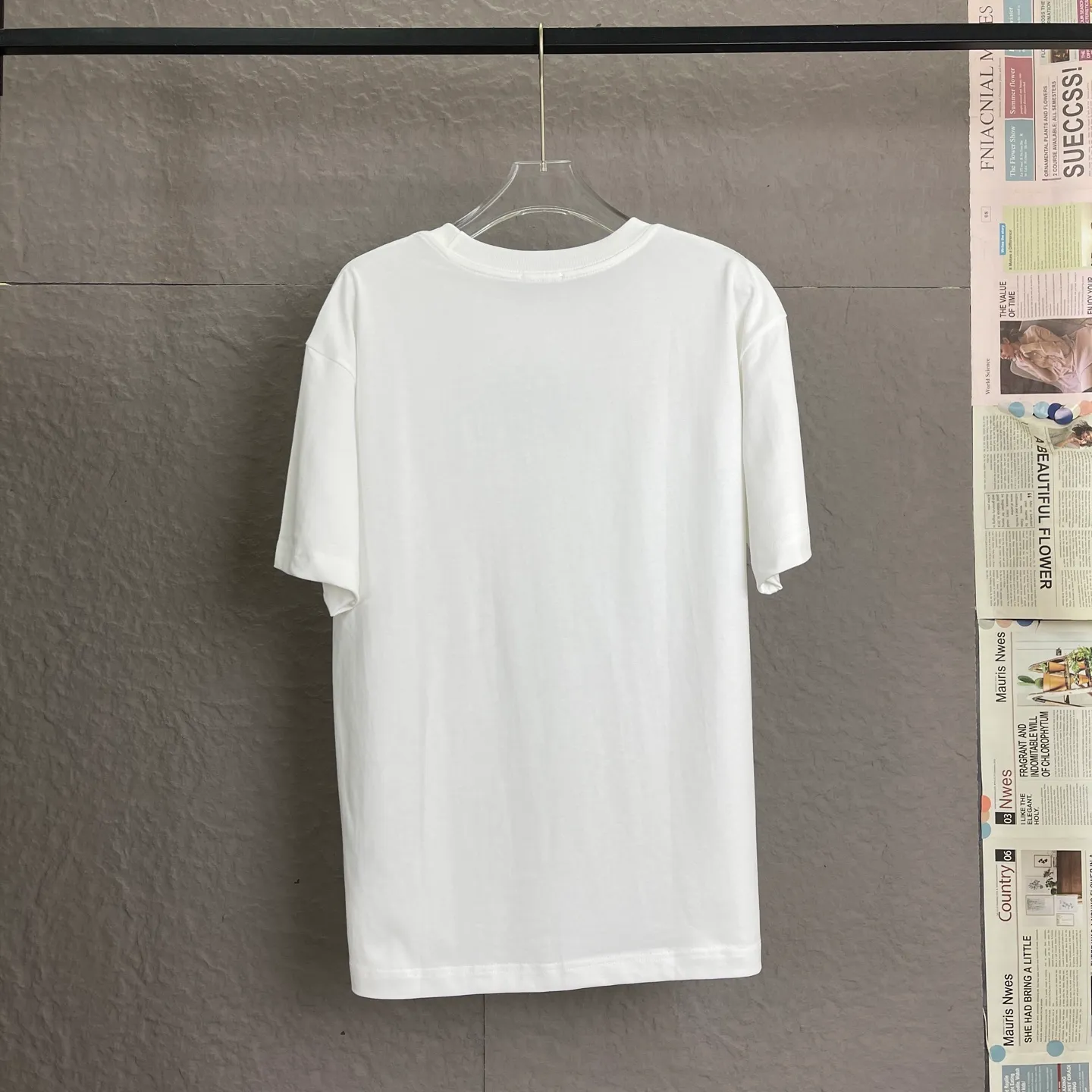 🅿️180 /A86 DIOR Dior Fabric upgrade 280 high gram weight High-end three-dimensional embroidery technology Exclusive new original order Same style for men and women Casual loose-fitting short sleeves High-end customization High version Fashionable and versatile imported fabrics Super soft and delicate feel Skin-friendly and comfortable to wear High-end boutique High-temperature washing process to ensure no deformation or shrinkage, summer wear, a comfortable and beautiful value! A must-have item for beauty and aging! The surface is ultra-fine and smooth, uniform, delicate and soft. It is comfortable to wear and can easily create a cool summer feel. It is easy to handle on the upper body and becomes the focus of the street in minutes. Size: XS-L Color: black and white