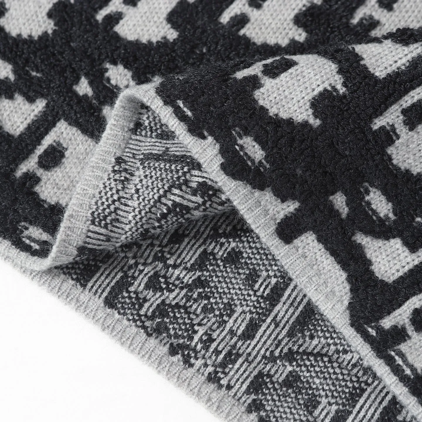 🅿️450 CD Home Jacquard Fabric Oblique Printed Sweater Details and Features This sweater reinterprets the Dior classic logo from a fashionable and modern perspective. Crafted from blended jacquard fabric, it's accentuated with a raised all-over classic light green Oblique print. Zippered sleeves add style, while a ribbed crew neck adds contrasting texture. Wear it with jeans for a graphic, casual look. All-over Oblique print sleeves with zip closure Contrasting ribbed crew neck Size: S M L