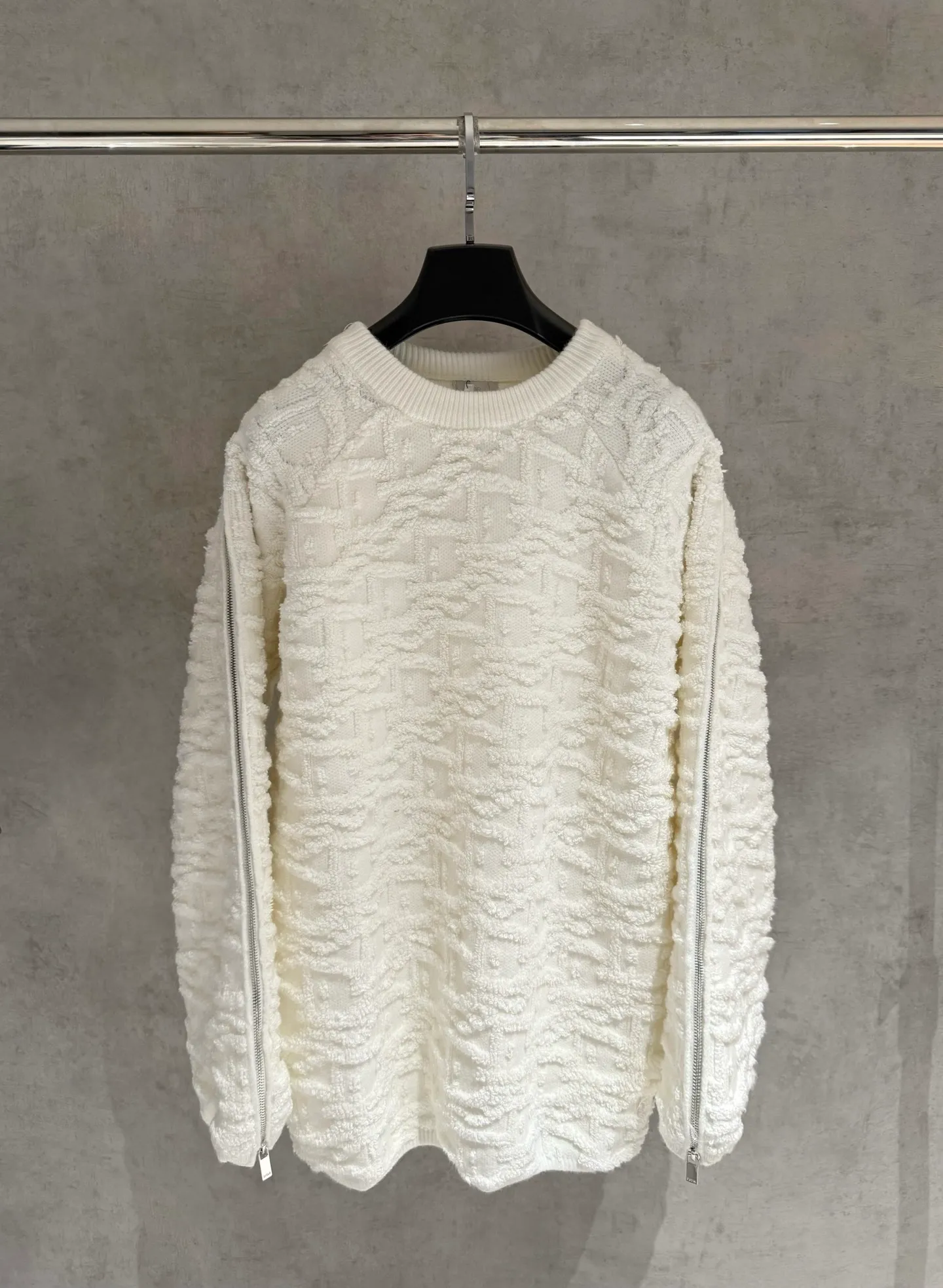 🅿️580 [Strict quality control] Dio* Dior wool blend round neck long-sleeved sweater. This sweater is new for autumn 2025 and displays the iconic Dior twill pattern. It is made of cotton-wool blend jacquard fabric and is printed with the Dior twill pattern in contrasting yarns. Wear it with a pair of tailored trousers in a coordinating tone for an elegant look, or pair it with a pair of jeans for a more casual look. Color: black/white/black gray/blue and white 4 colors Size: M-2Xl Same style for men and women
