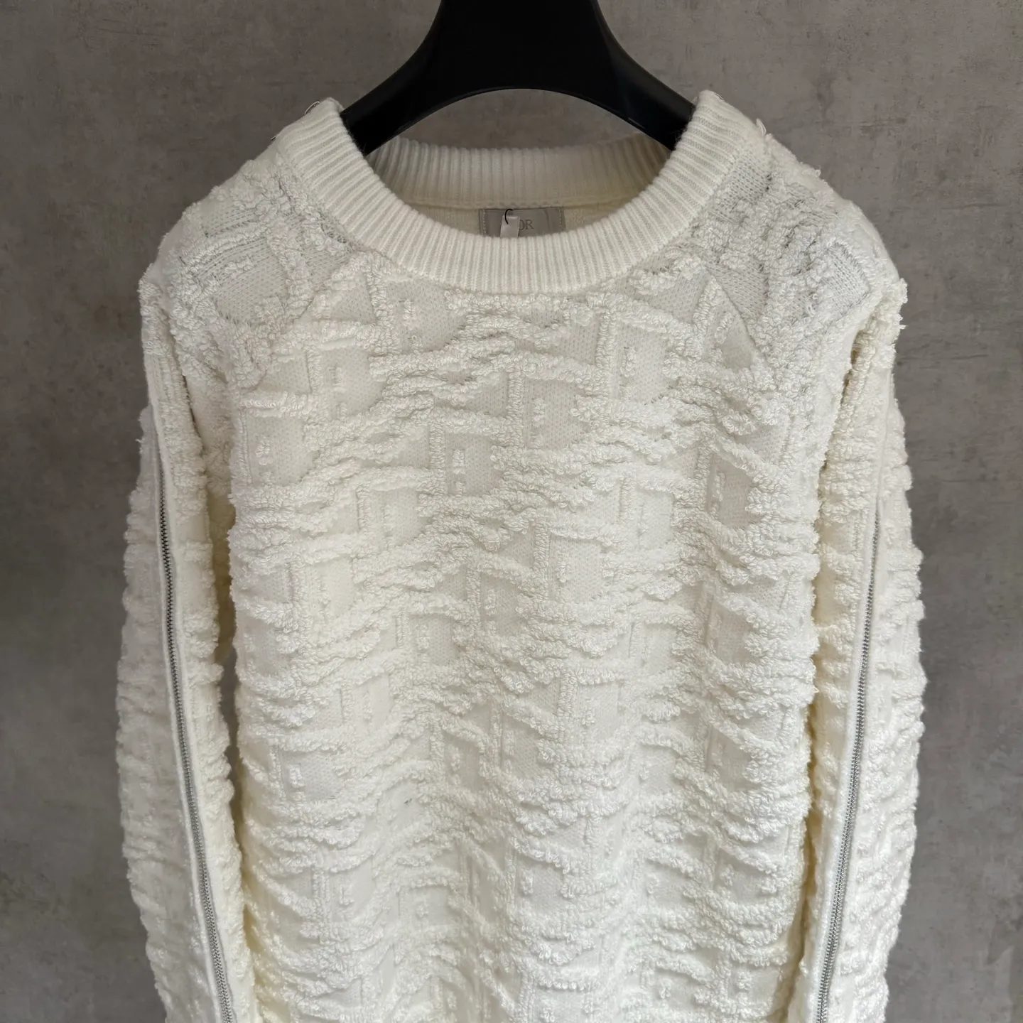 🅿️580 [Strict quality control] Dio* Dior wool blend round neck long-sleeved sweater. This sweater is new for autumn 2025 and displays the iconic Dior twill pattern. It is made of cotton-wool blend jacquard fabric and is printed with the Dior twill pattern in contrasting yarns. Wear it with a pair of tailored trousers in a coordinating tone for an elegant look, or pair it with a pair of jeans for a more casual look. Color: black/white/black gray/blue and white 4 colors Size: M-2Xl Same style for men and women