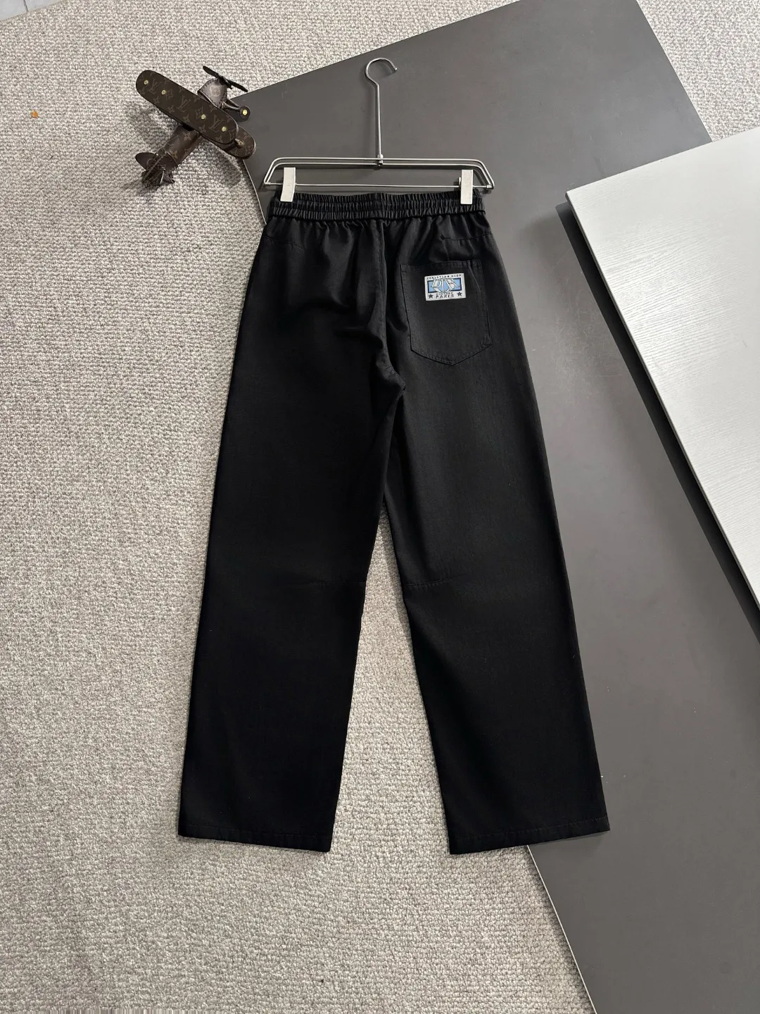 🅿️400 next day shipping Dior 2025 spring and summer new elastic band casual pants, thin counter custom fabrics, high breathability and comfort, impeccable details, brand element design concept, reflecting high quality. It feels delicate and soft! It presents a casual cut and the upper body shape is great! Size: M-4XL