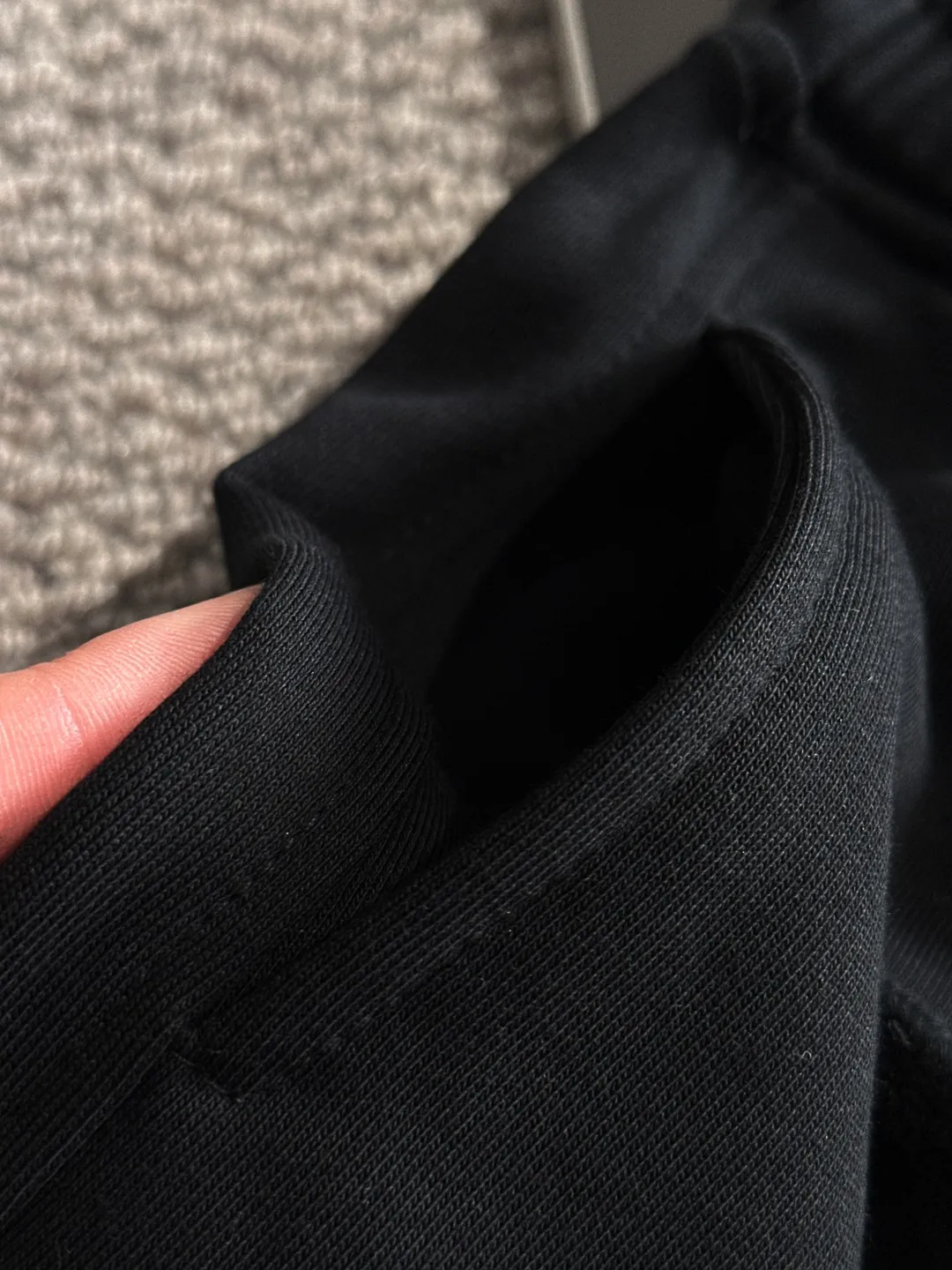 🅿️330 shipped next day, high quality DIOR/Dior 2025 spring and summer new casual solid color loose shorts with elastic band, two needle stitches at the hem of the trousers, fine and firm stitching, custom-made fabrics at the counter with high breathability and comfort, impeccable details, brand element design concept, reflecting high quality. It feels delicate and soft! It presents a casual cut and the upper body shape is great! Size: S-XXL